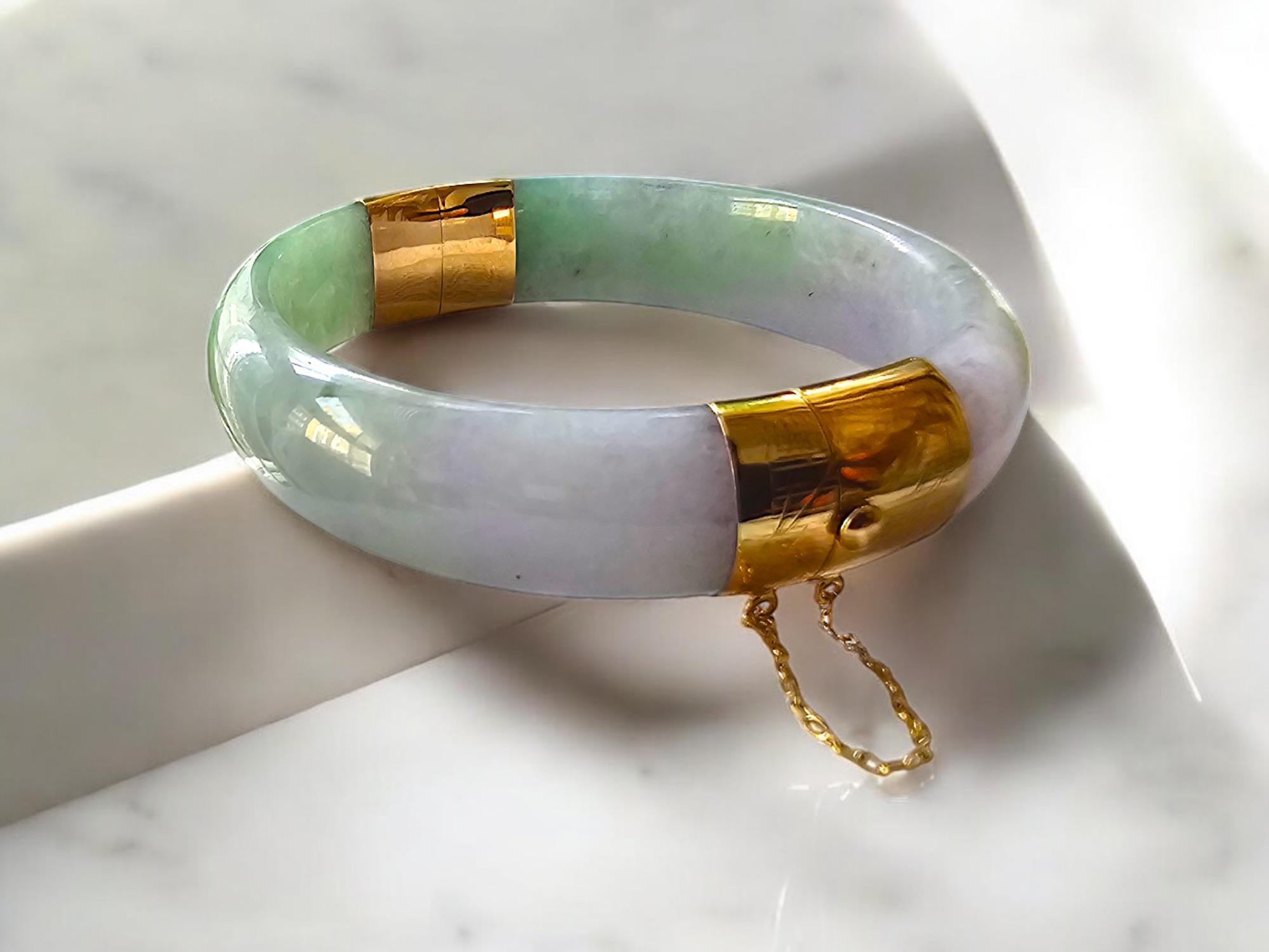 1882 Viceroy's Elliptical Burmese A-Jade Bangle Bracelet (with 14K Yellow Gold) For Sale 3