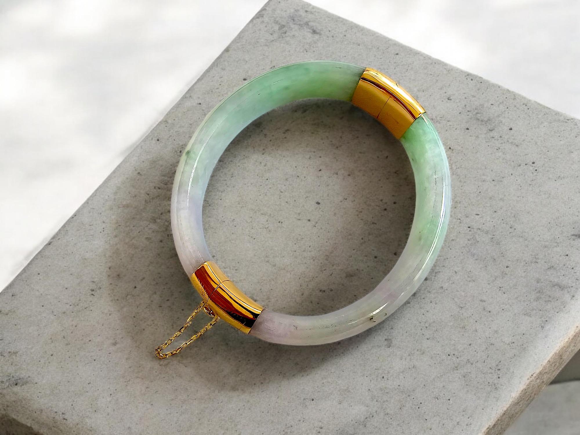 1882 Viceroy's Elliptical Burmese A-Jade Bangle Bracelet (with 14K Yellow Gold) For Sale 4