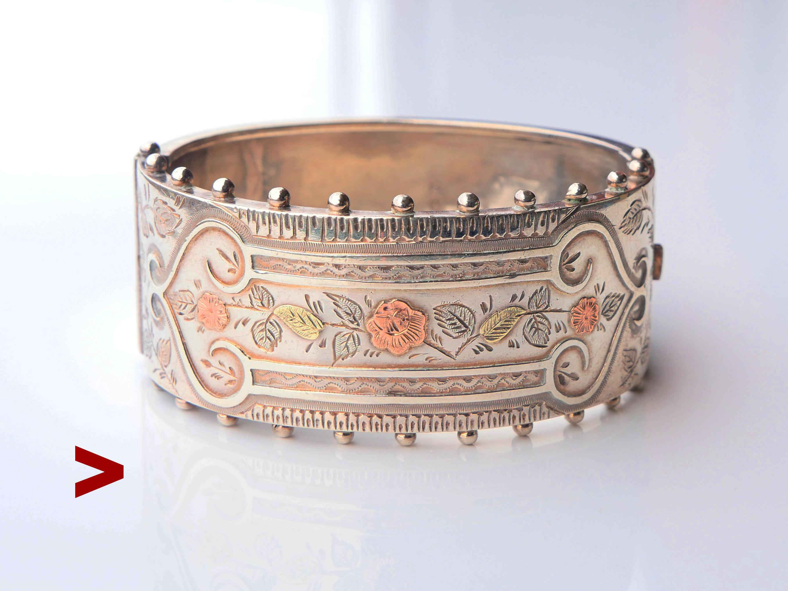 Bracelet ancien en argent sterling britannique de style néoclassique. Décoré d'une ornementation florale en relief accentuée par de l'or rose et jaune 14K sur de l'argent.V.I.I.I.I. J'ai un bracelet français de conception très similaire dans mon