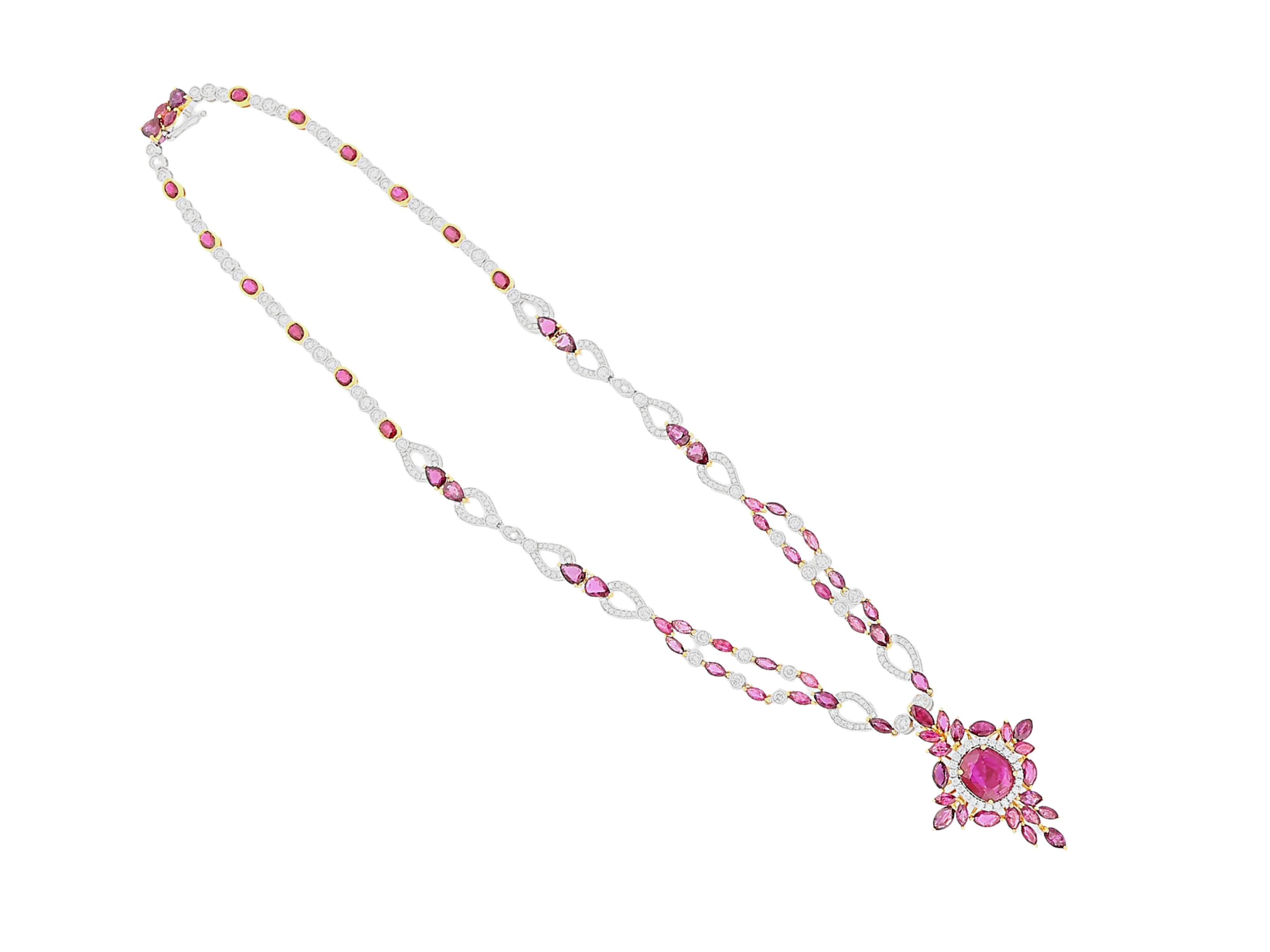 Collar en forma de cruz de oro macizo de 18,83 quilates de rubí natural y diamantes de talla mixta Corte mixto en venta