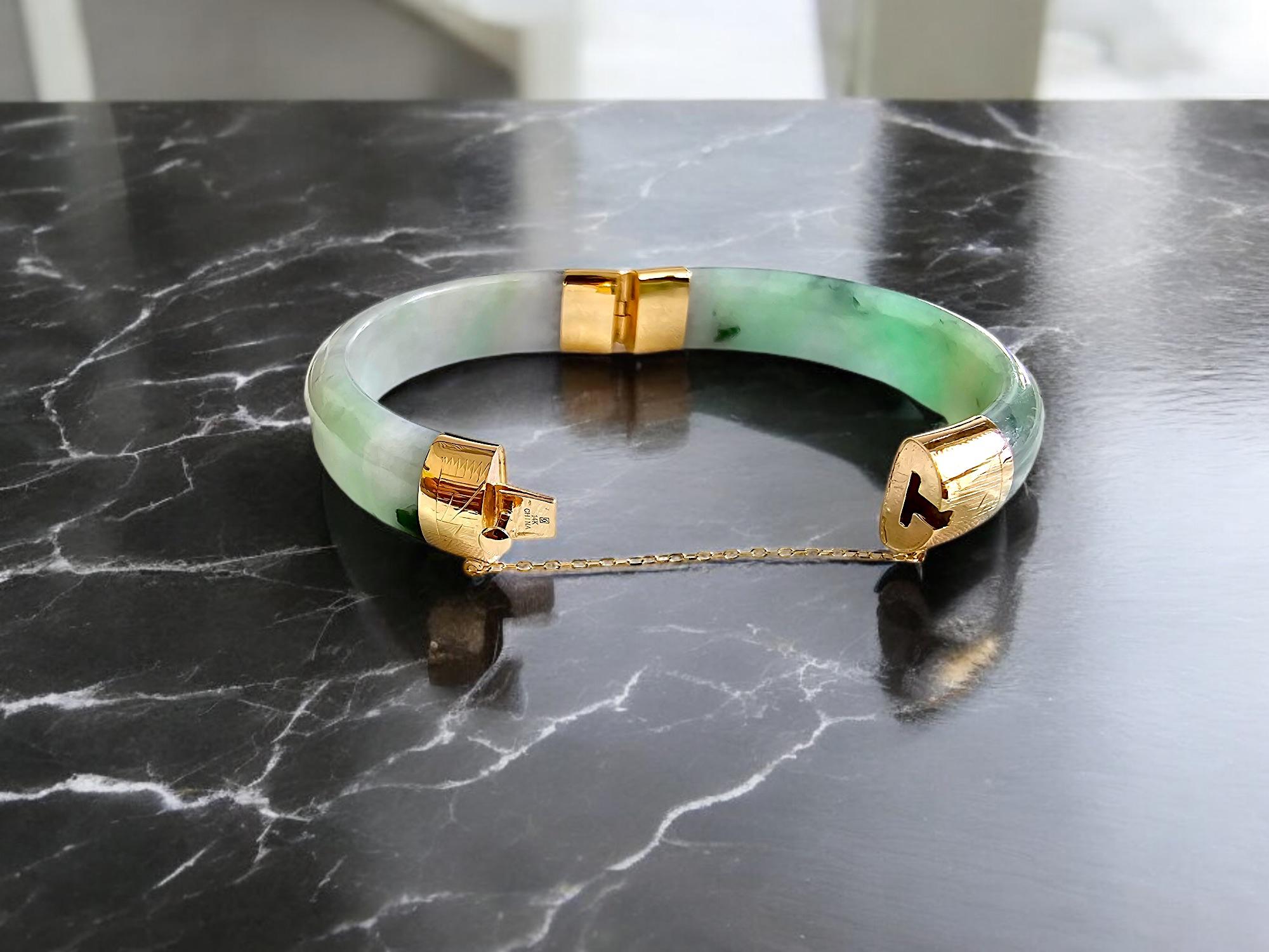 1883 Viceroy's Elliptical Burmese A-Jade Bangle Bracelet (with 14K Yellow Gold) For Sale 6