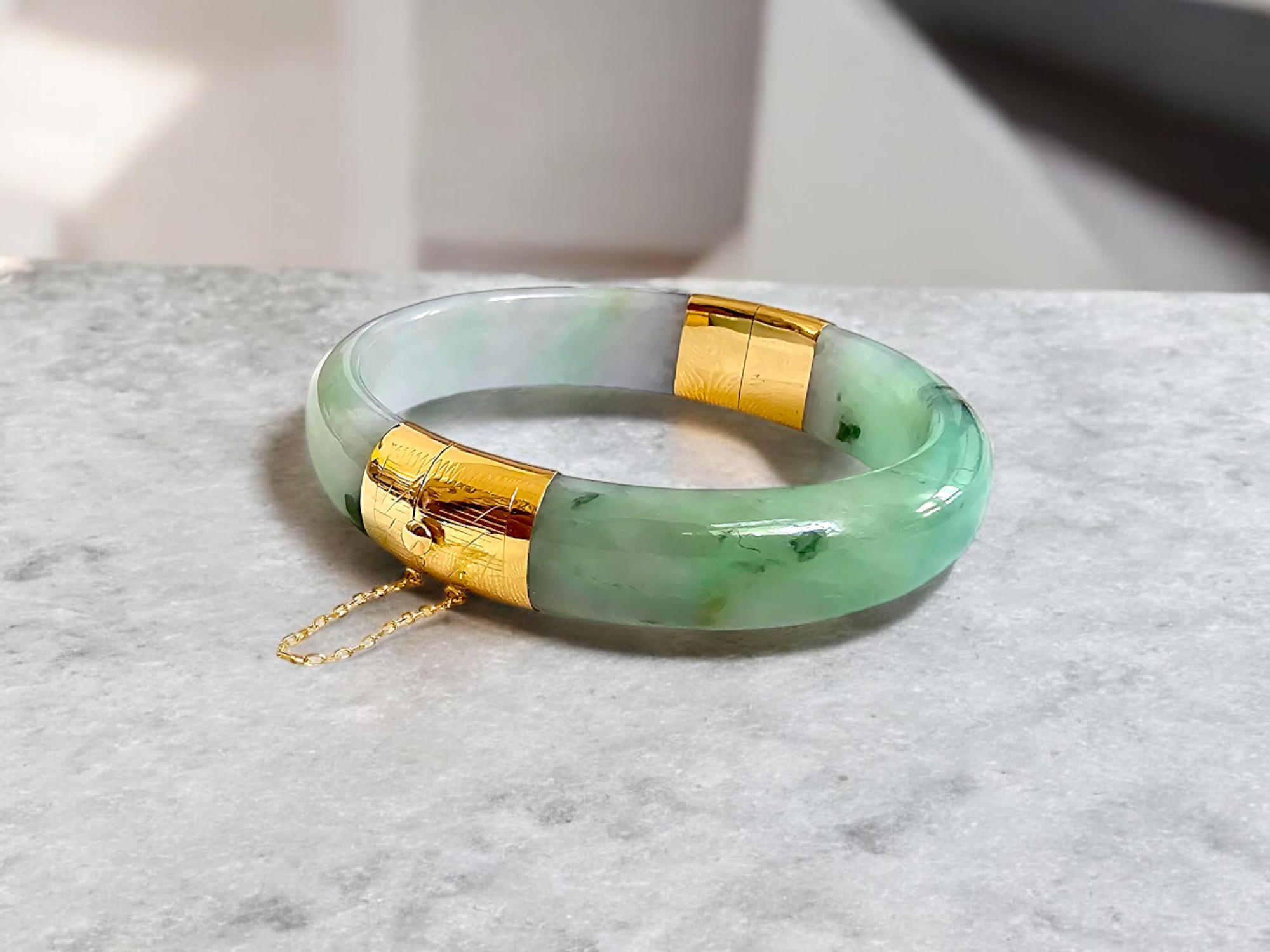 1883 Viceroy's Elliptical Burmese A-Jade Bangle Bracelet (with 14K Yellow Gold) For Sale 7