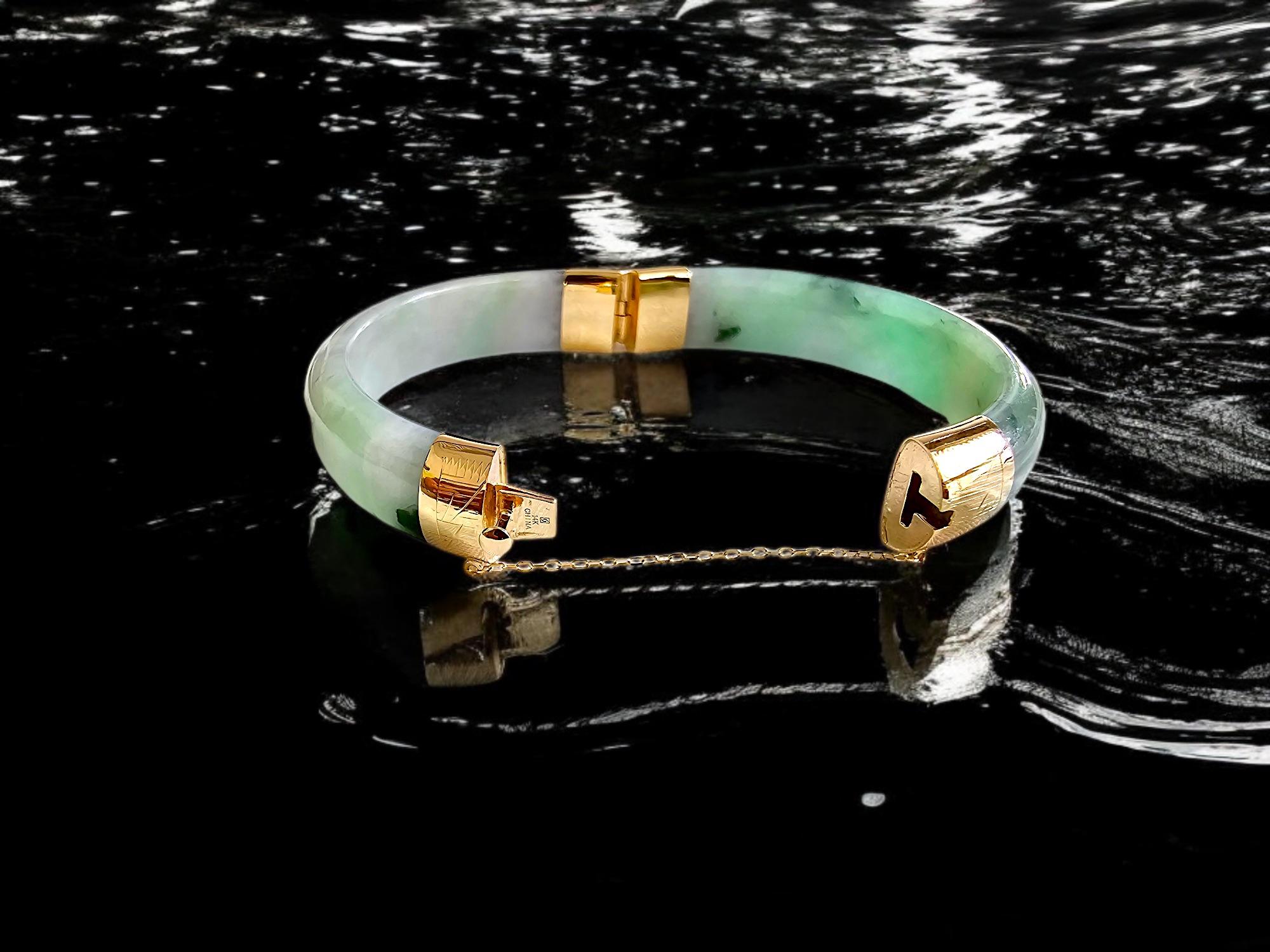 Mixed Cut 1883 Viceroy's Elliptical Burmese A-Jade Bangle Bracelet (with 14K Yellow Gold) For Sale