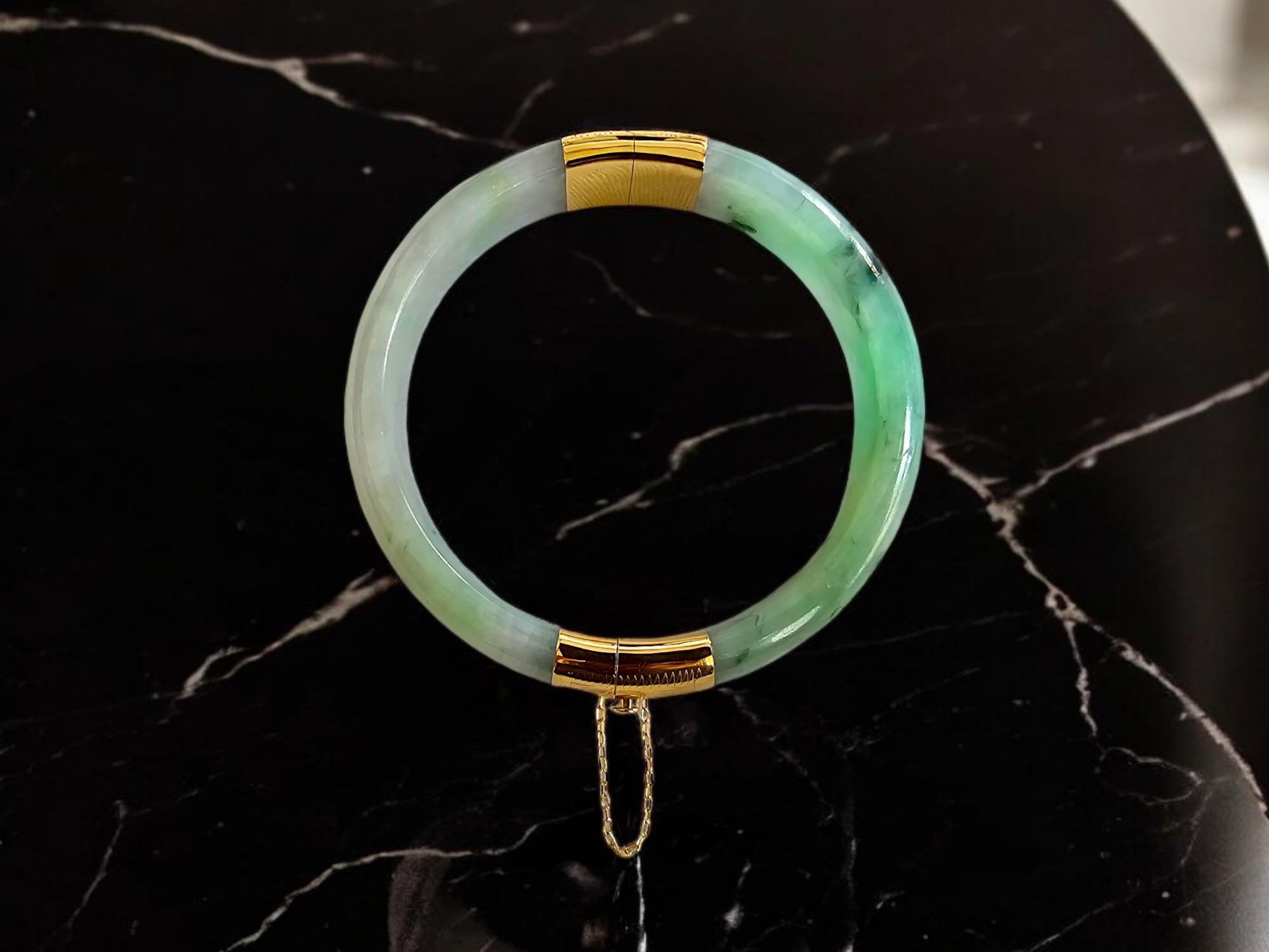Women's or Men's 1883 Viceroy's Elliptical Burmese A-Jade Bangle Bracelet (with 14K Yellow Gold) For Sale