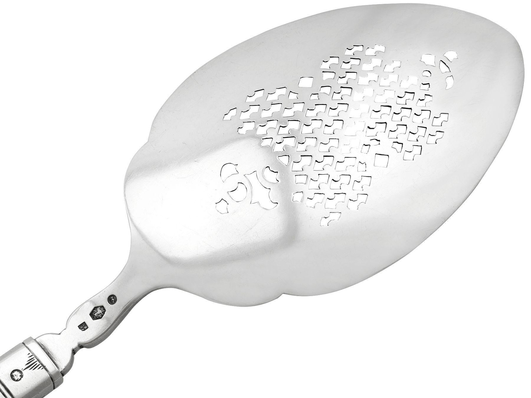 Argent sterling Serveur hollandais ancien en argent et agate avec manche en vente