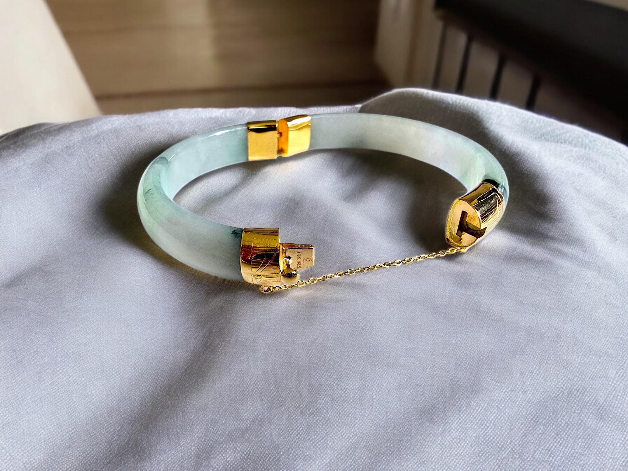 1884 Viceroy's Elliptical Burmese A-Jade Bangle Bracelet (with 14K Yellow Gold) For Sale 5