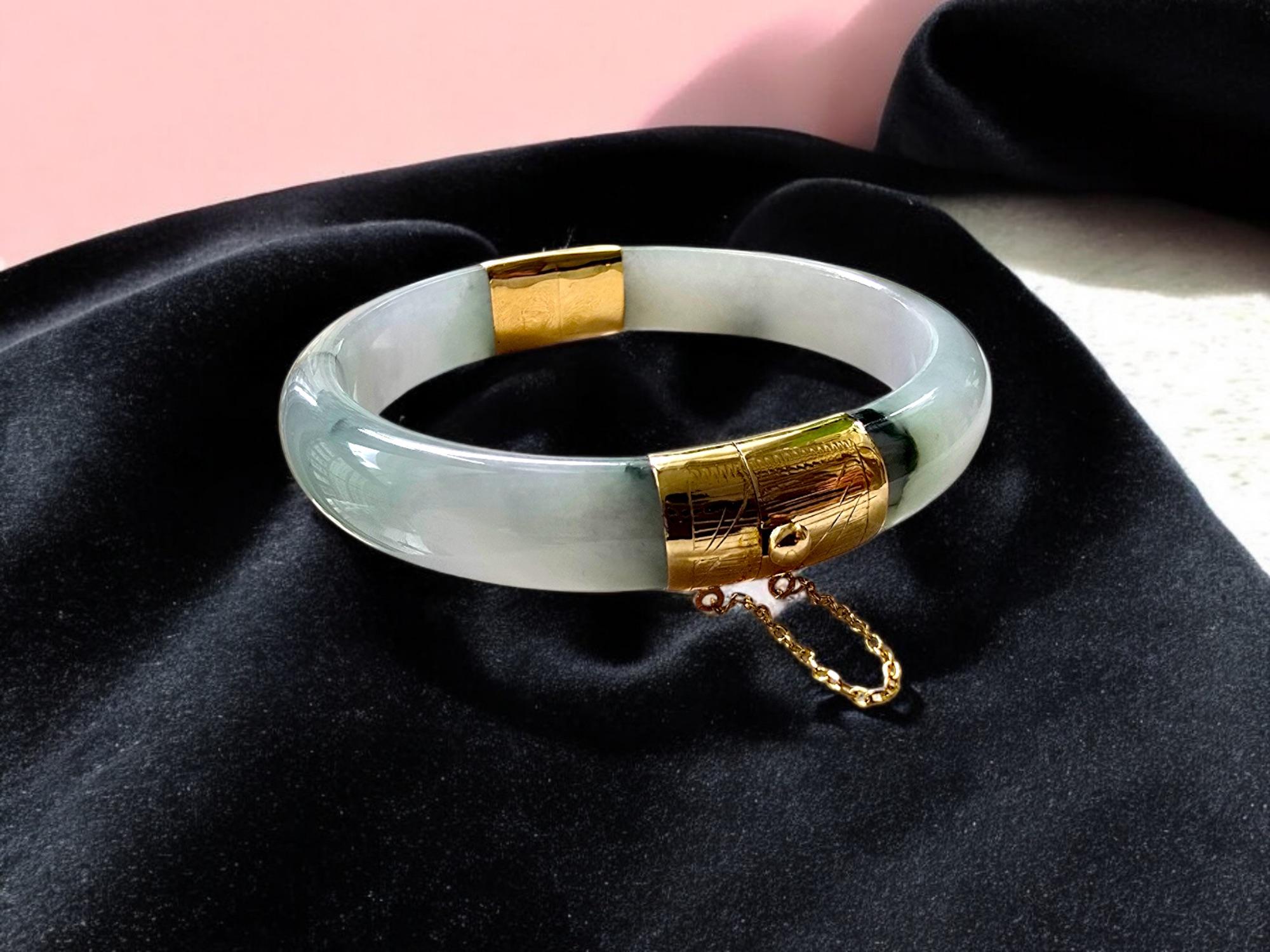 1884 Viceroy's Elliptical Burmese A-Jade Bangle Bracelet (with 14K Yellow Gold) For Sale 6