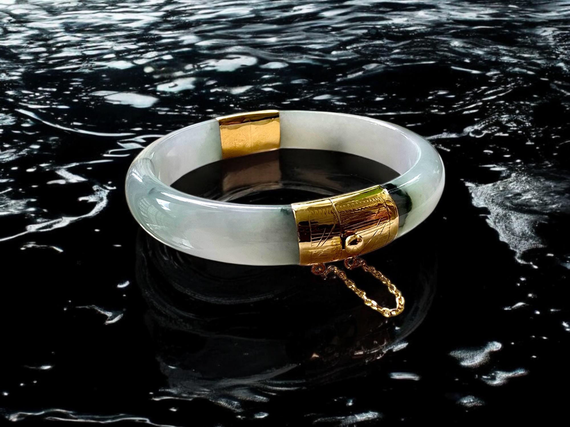 1884 Viceroy's Elliptical Burmese A-Jade Bangle Bracelet (with 14K Yellow Gold) For Sale 7