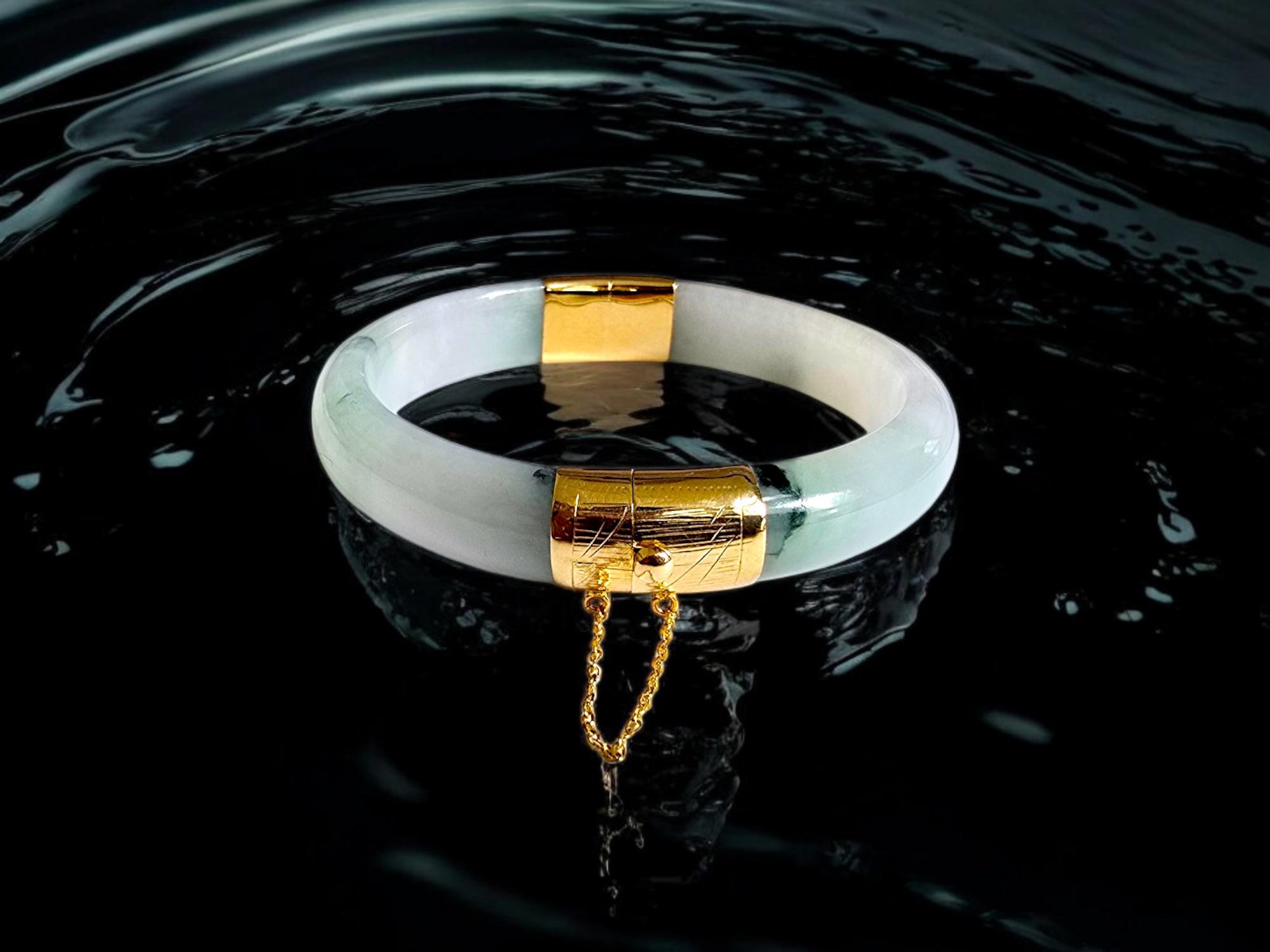 1884 Viceroy's Elliptical Burmese A-Jade Bangle Bracelet (with 14K Yellow Gold) For Sale 9