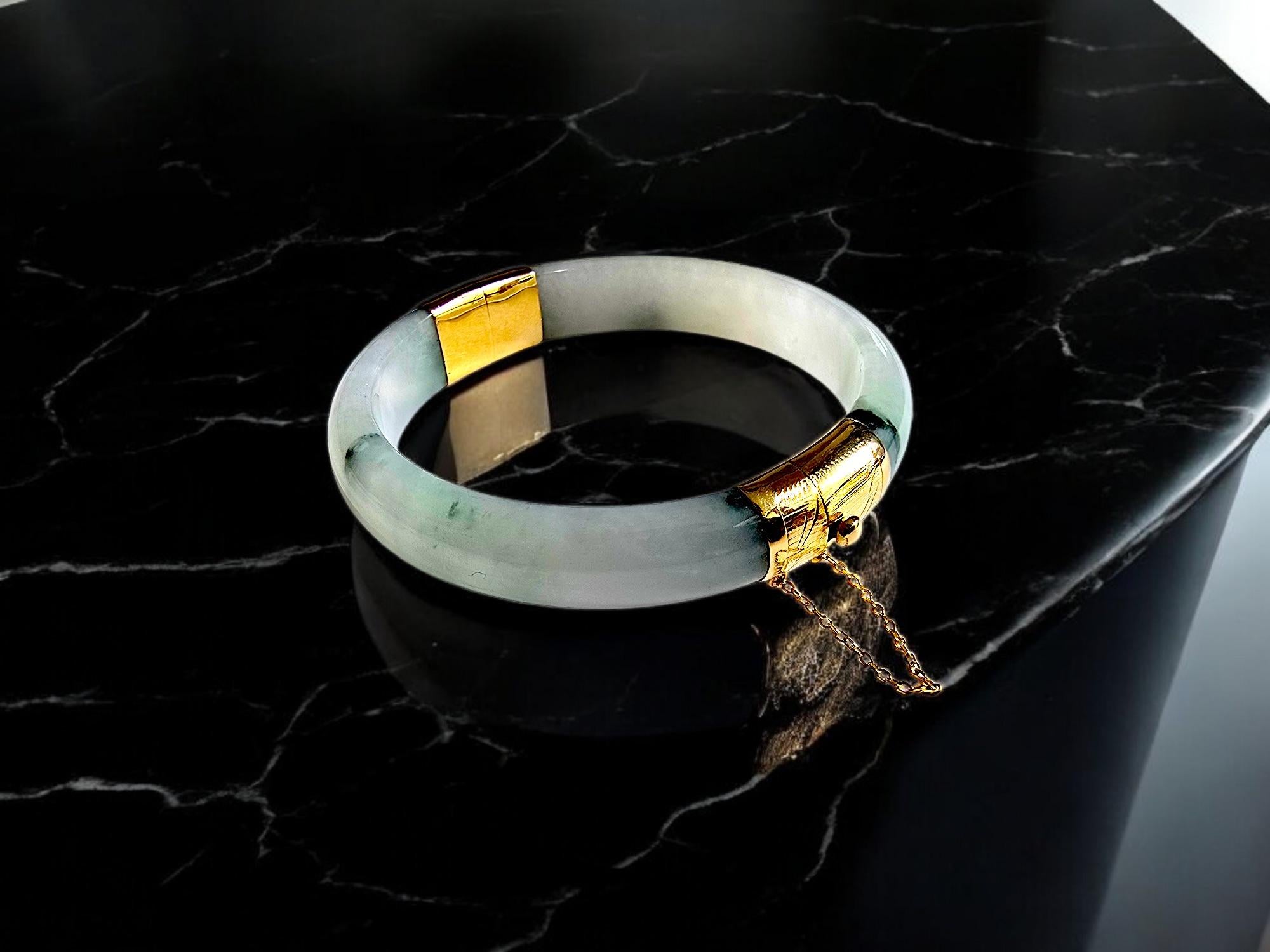 Mixed Cut 1884 Viceroy's Elliptical Burmese A-Jade Bangle Bracelet (with 14K Yellow Gold) For Sale