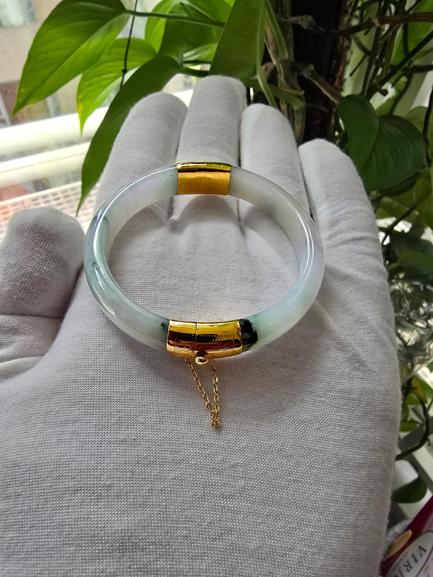 1884 Viceroy's Elliptical Burmese A-Jade Bangle Bracelet (with 14K Yellow Gold) For Sale 3