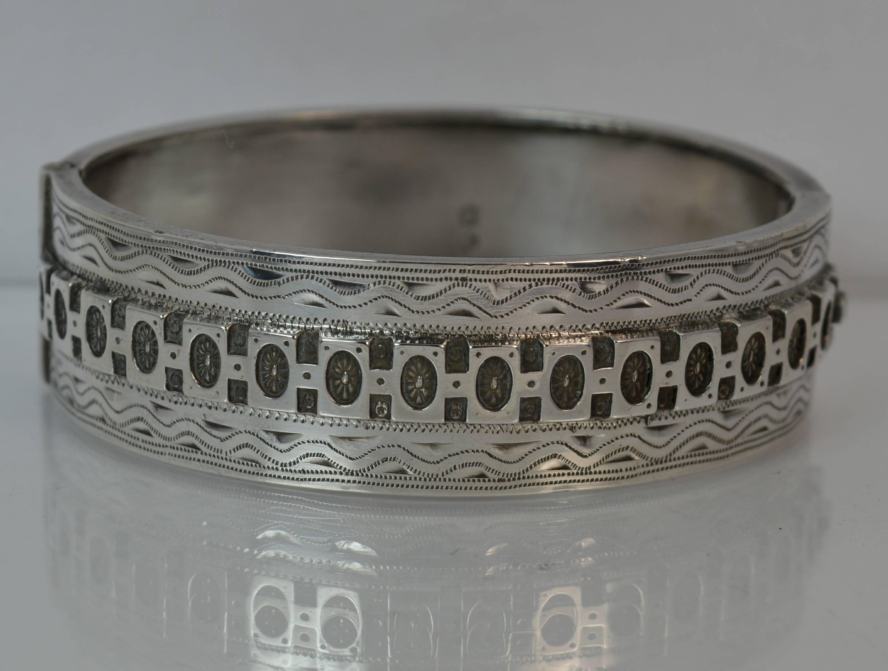 
A beautiful Aesthetic movement Victorian period bangle.

Sterling silver piece.

Hand engraved pattern to front.


Hallmarks ; lion, anchor, date letter k and makers marks

Weight ; 26.4 grams

Size ; 19mm thick front, 16cm, 6 1/4