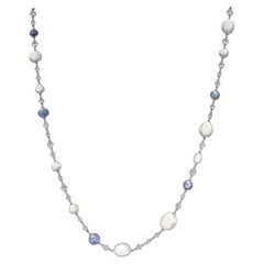 Collier en or blanc avec pierre de lune 18,85 carats, diamants et saphirs