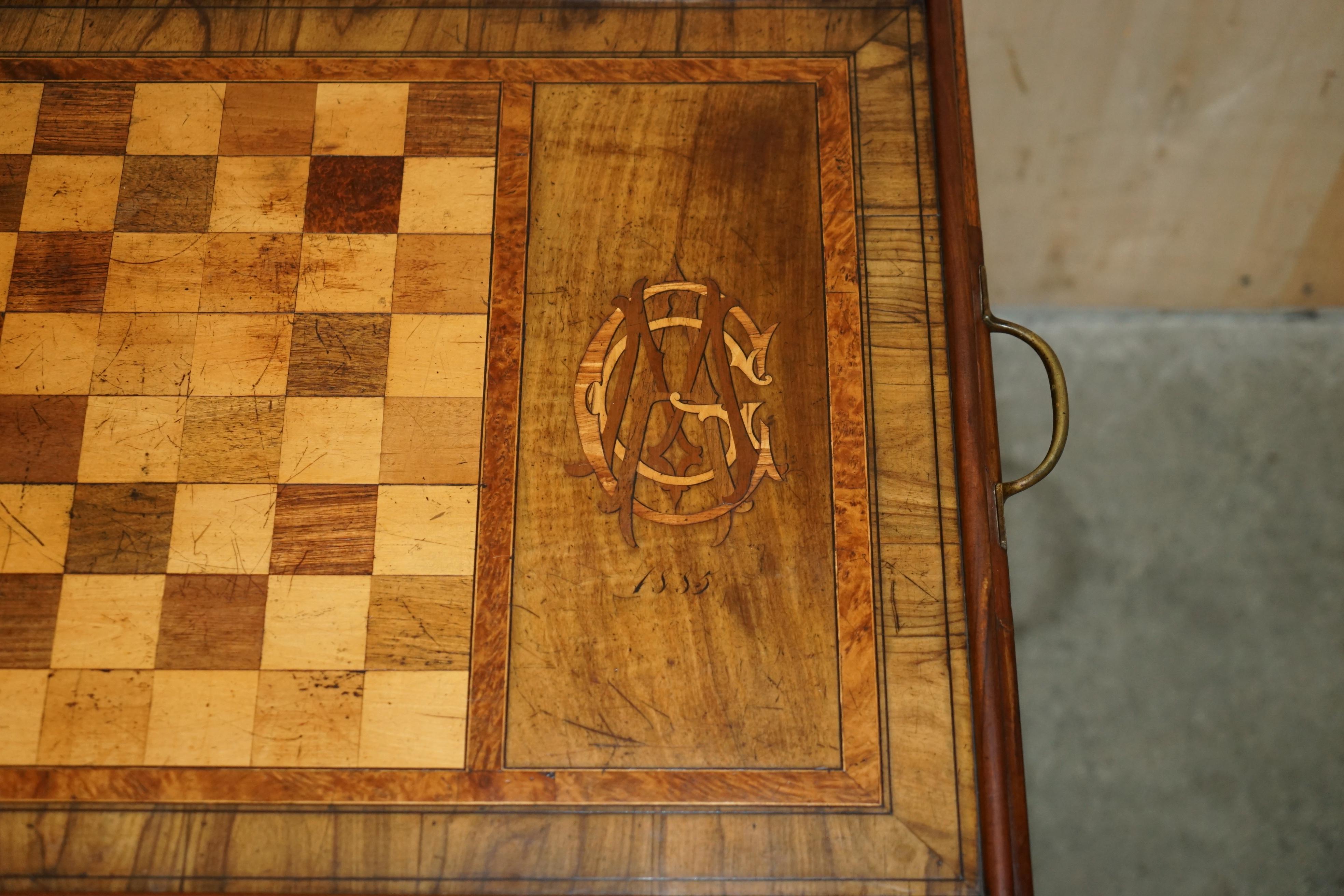 1885 DATED ANTiQUE WALNUT HARDWOOD CHESSBOARD FOLDING GAMES CHESS TRAY TABLE For Sale 11