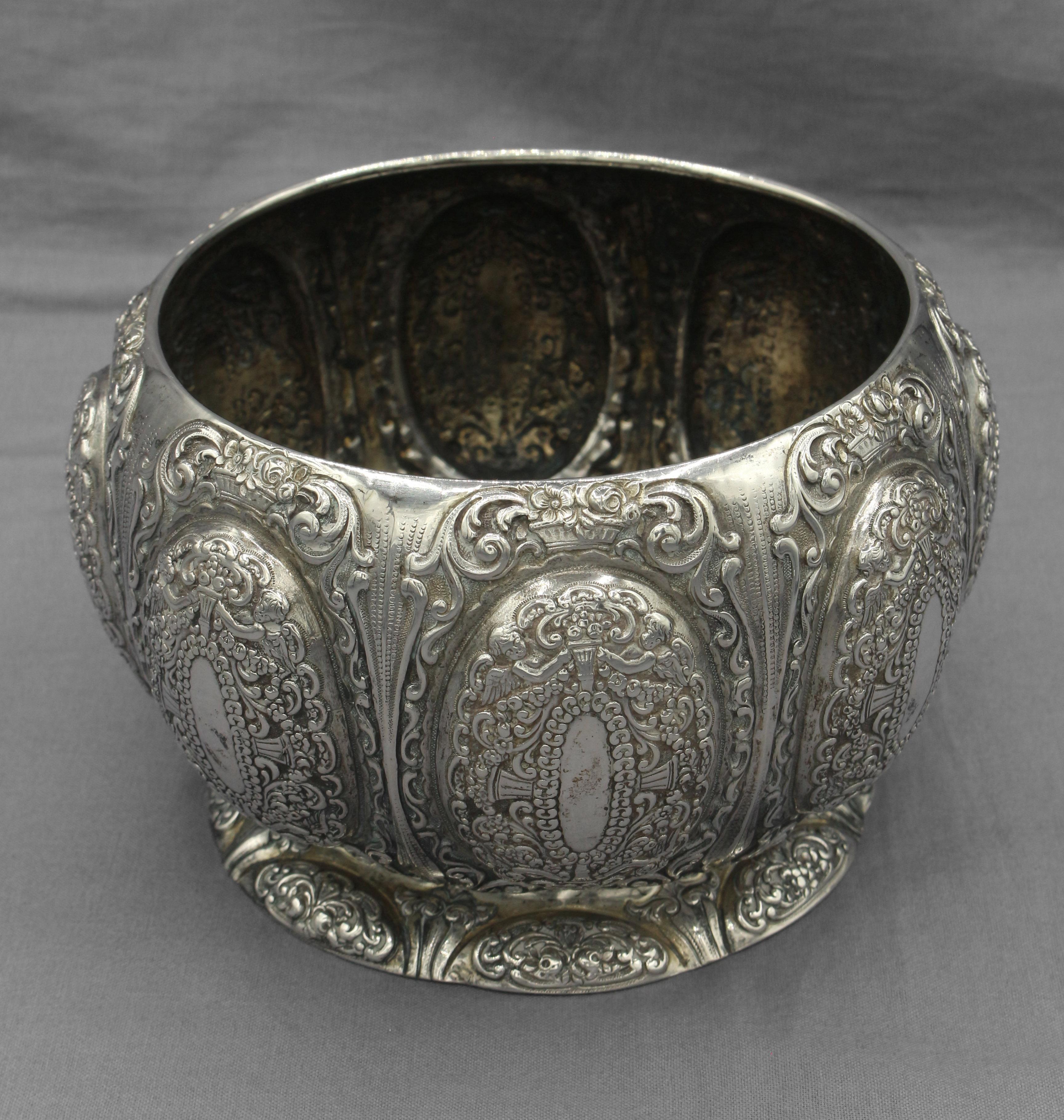 1886-1891 German Renaissance Revival Silver Tea & Coffee Service For Sale 7