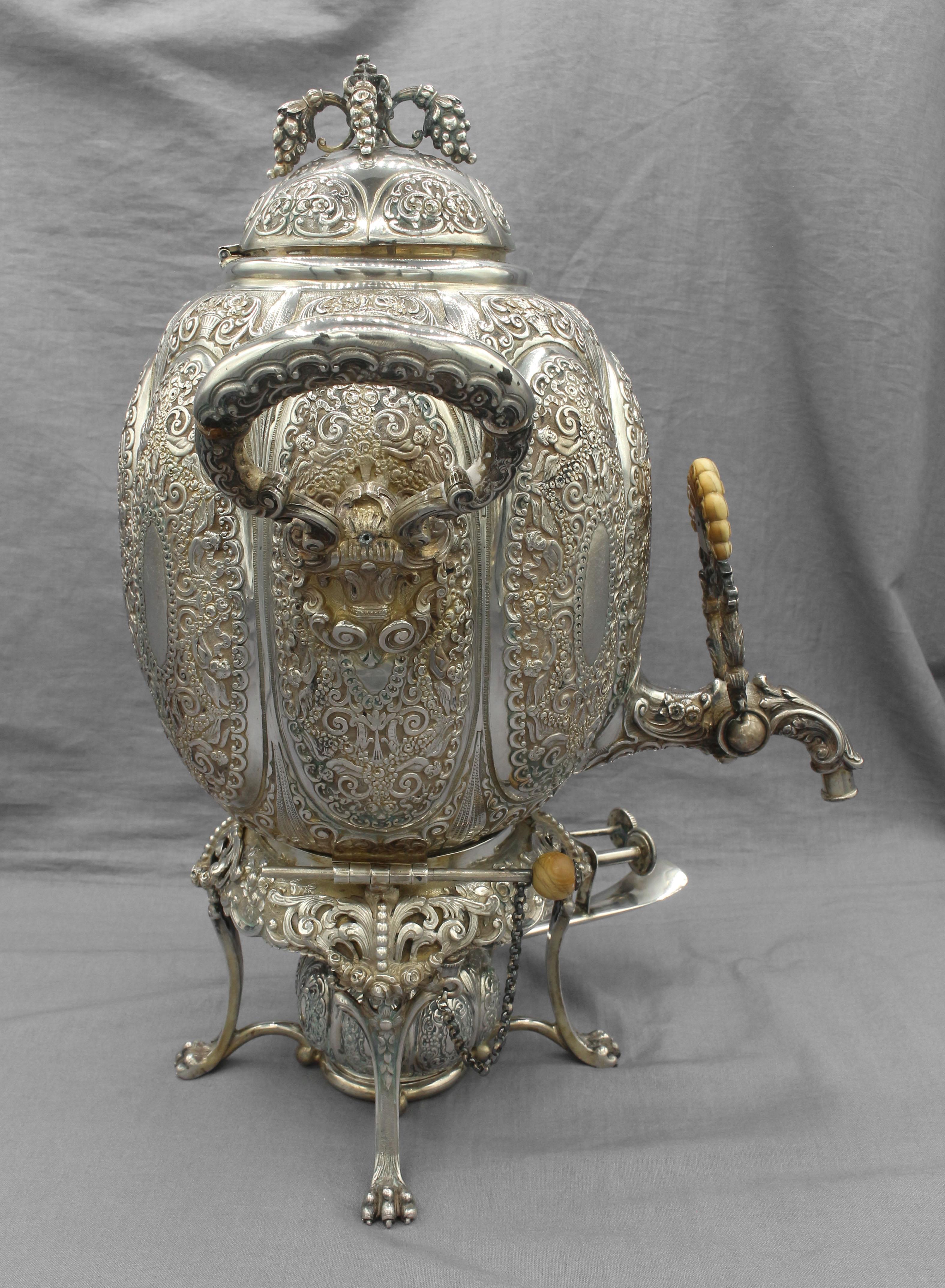 1886-1891 German Renaissance Revival Silver Tea & Coffee Service For Sale 2