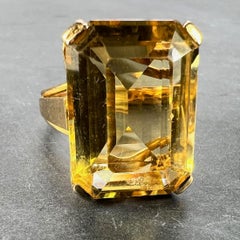 18.87 Carat Citrine 18 Karat Yellow Gold Retro Cocktail Ring