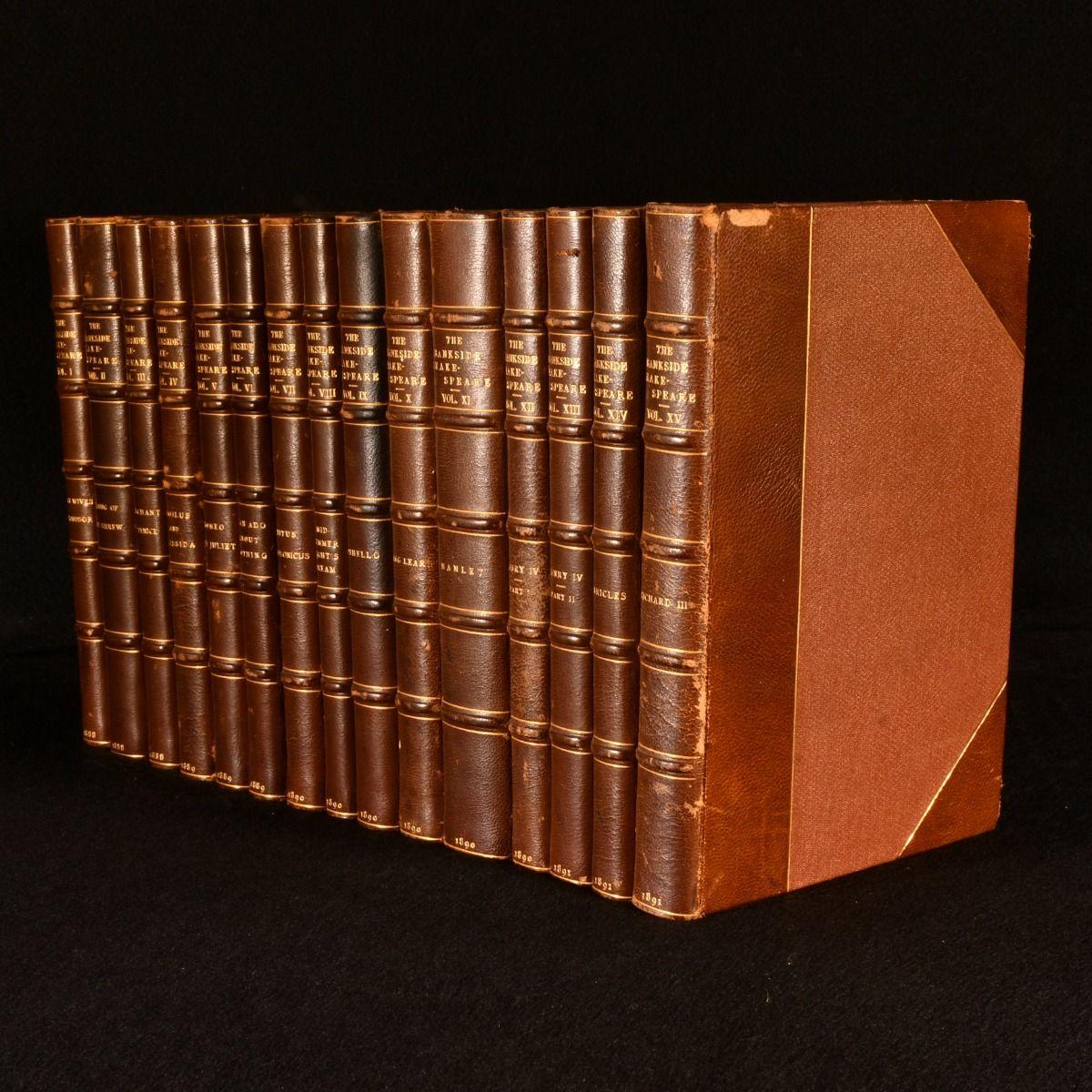 Atractivos quince volúmenes de la edición limitada Bankside Shakespeare, editados por Appleton Morgan y encuadernados uniformemente en medio becerro.

Uno de los 500 ejemplares de edición limitada del Shakespeare de Bankside. Quince volúmenes de la