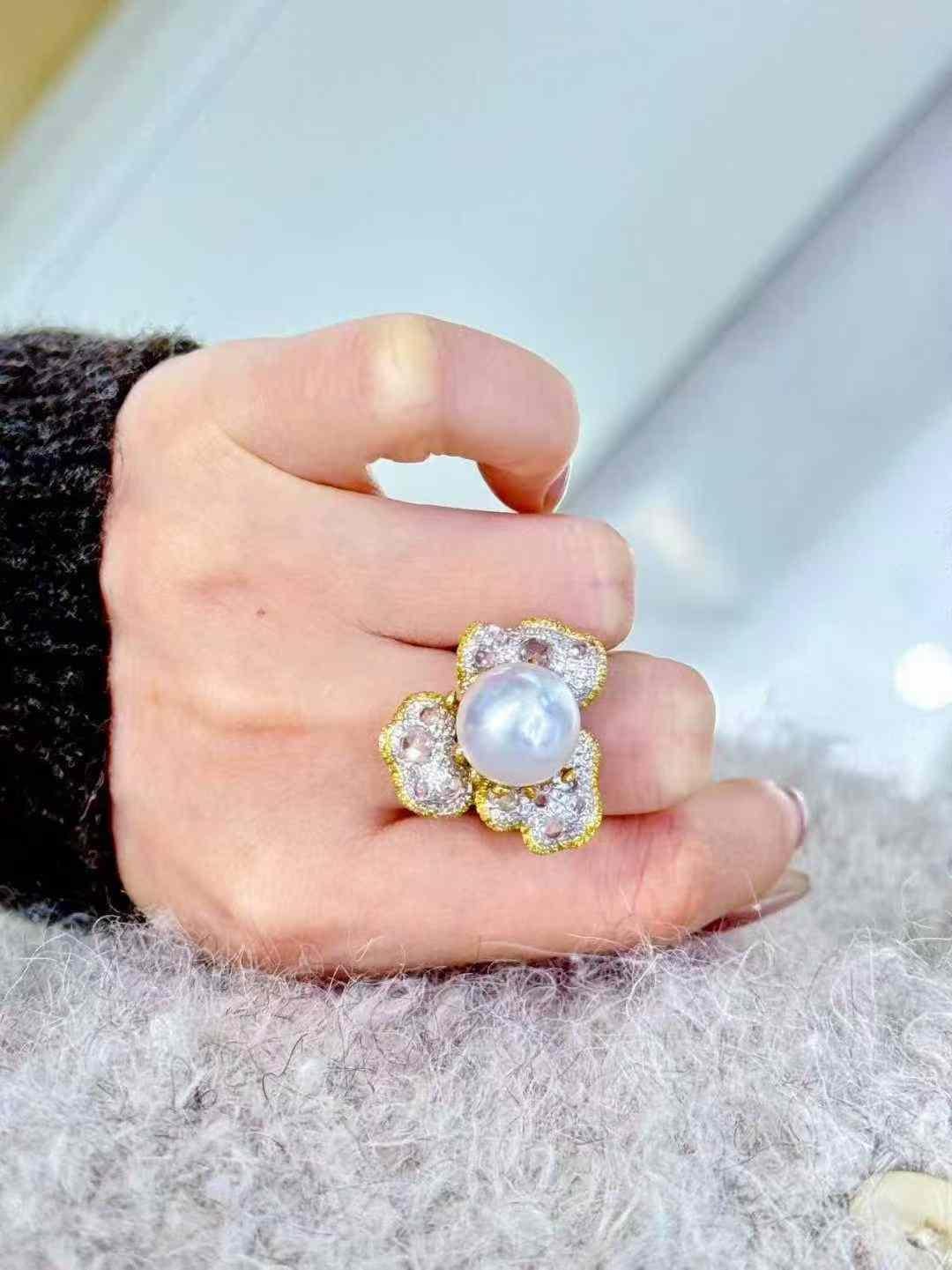 1.88ct Diamond Flower Cocktail Ring 18k Solid Gold For Sale