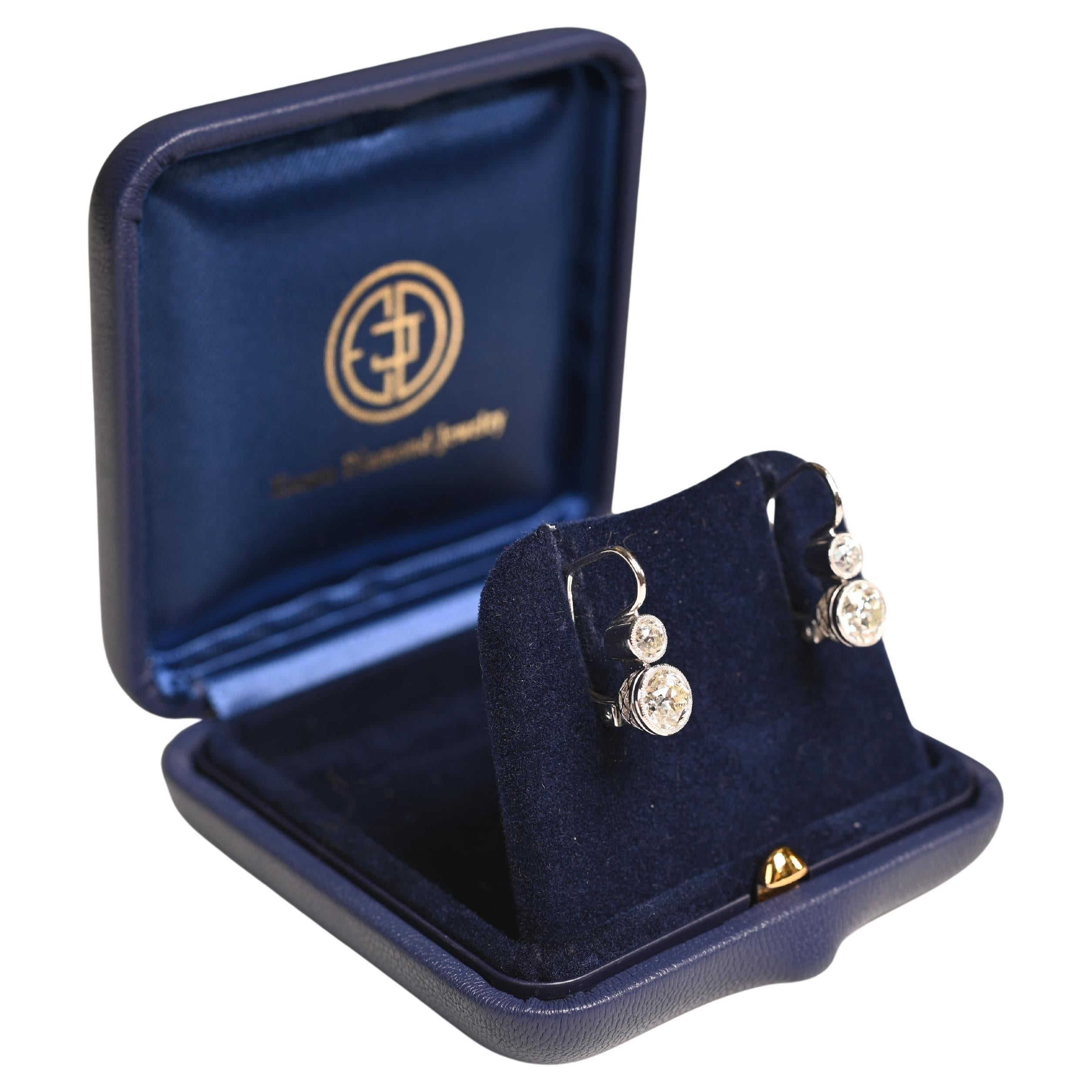 Pendientes de palanca con diamantes talla europea antigua (aprox. 1,80 quilates), platino