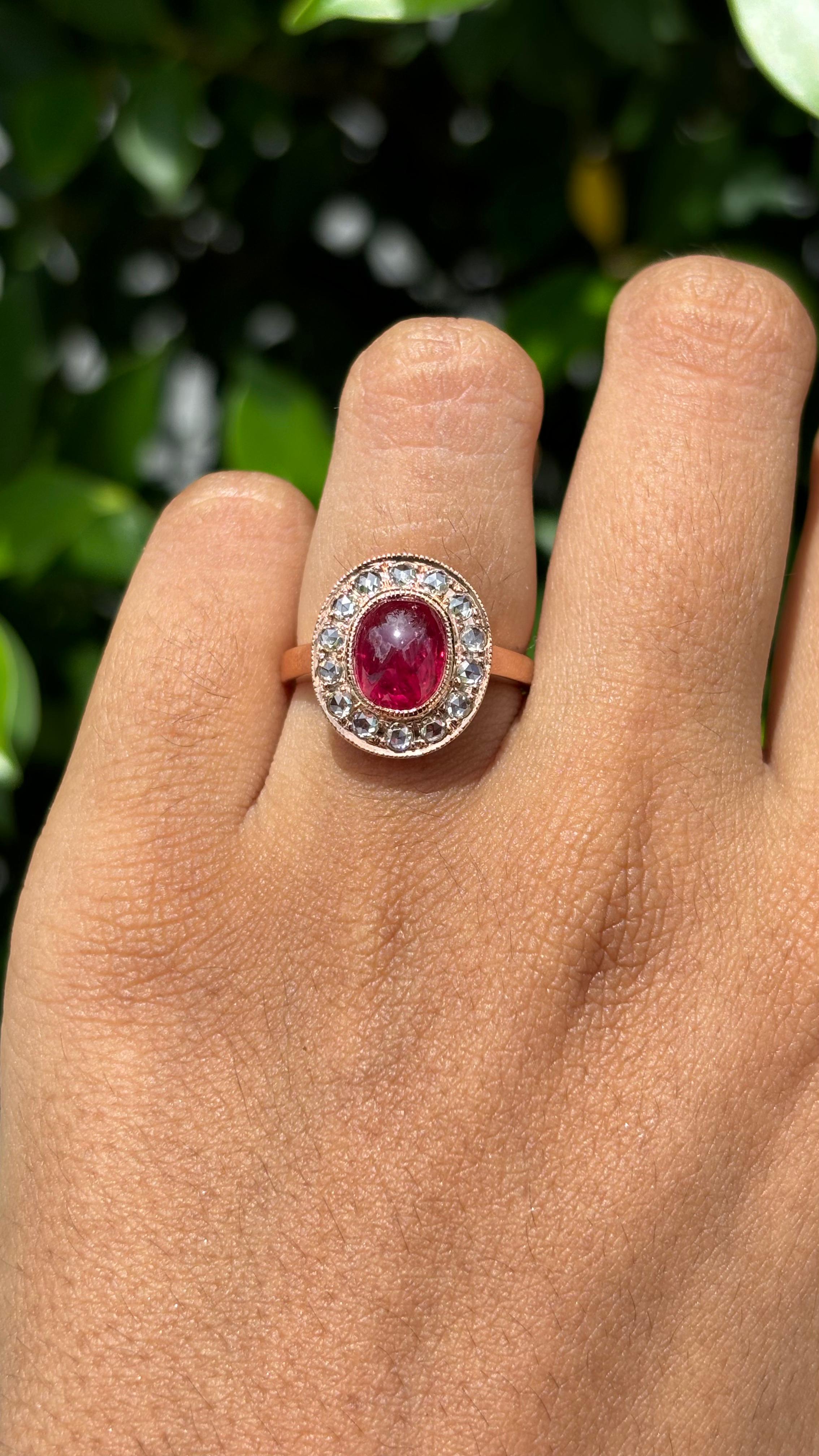 1,88 Karat Rubin Cabochon & Diamanten im Rosenschliff Nietenring aus 18 Karat Roségold im Angebot 4