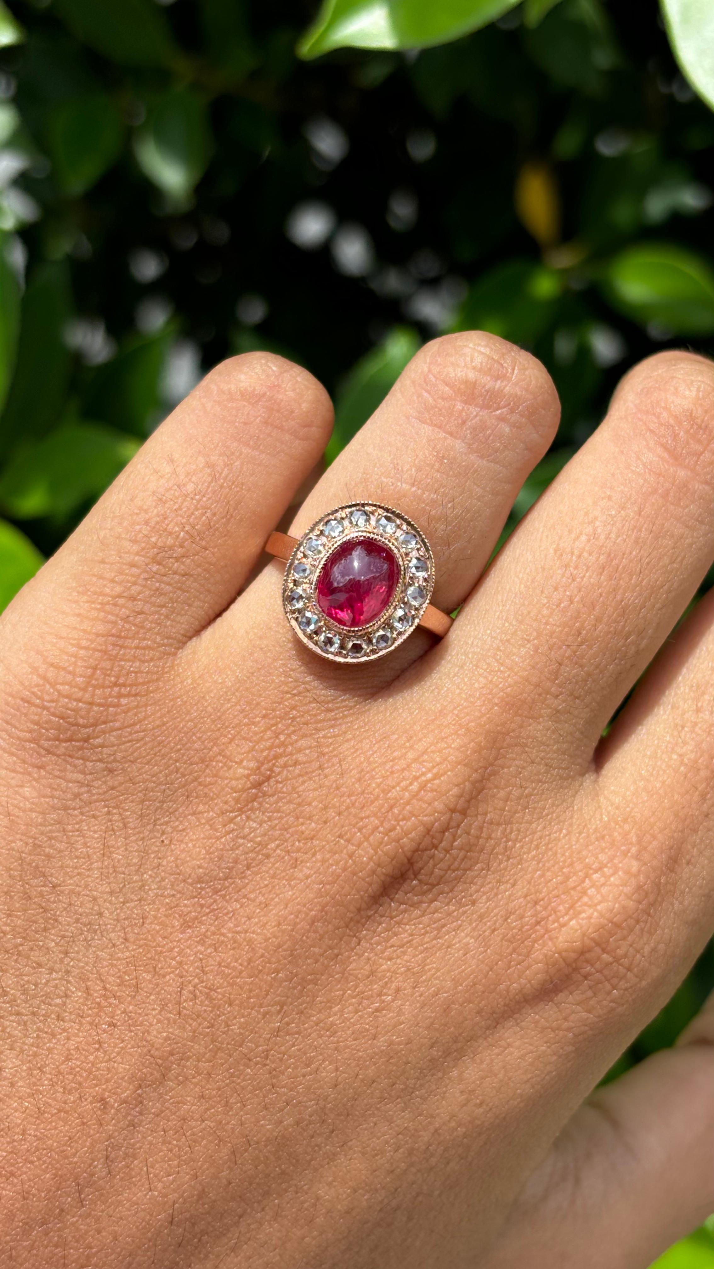 1,88 Karat Rubin Cabochon & Diamanten im Rosenschliff Nietenring aus 18 Karat Roségold im Angebot 5