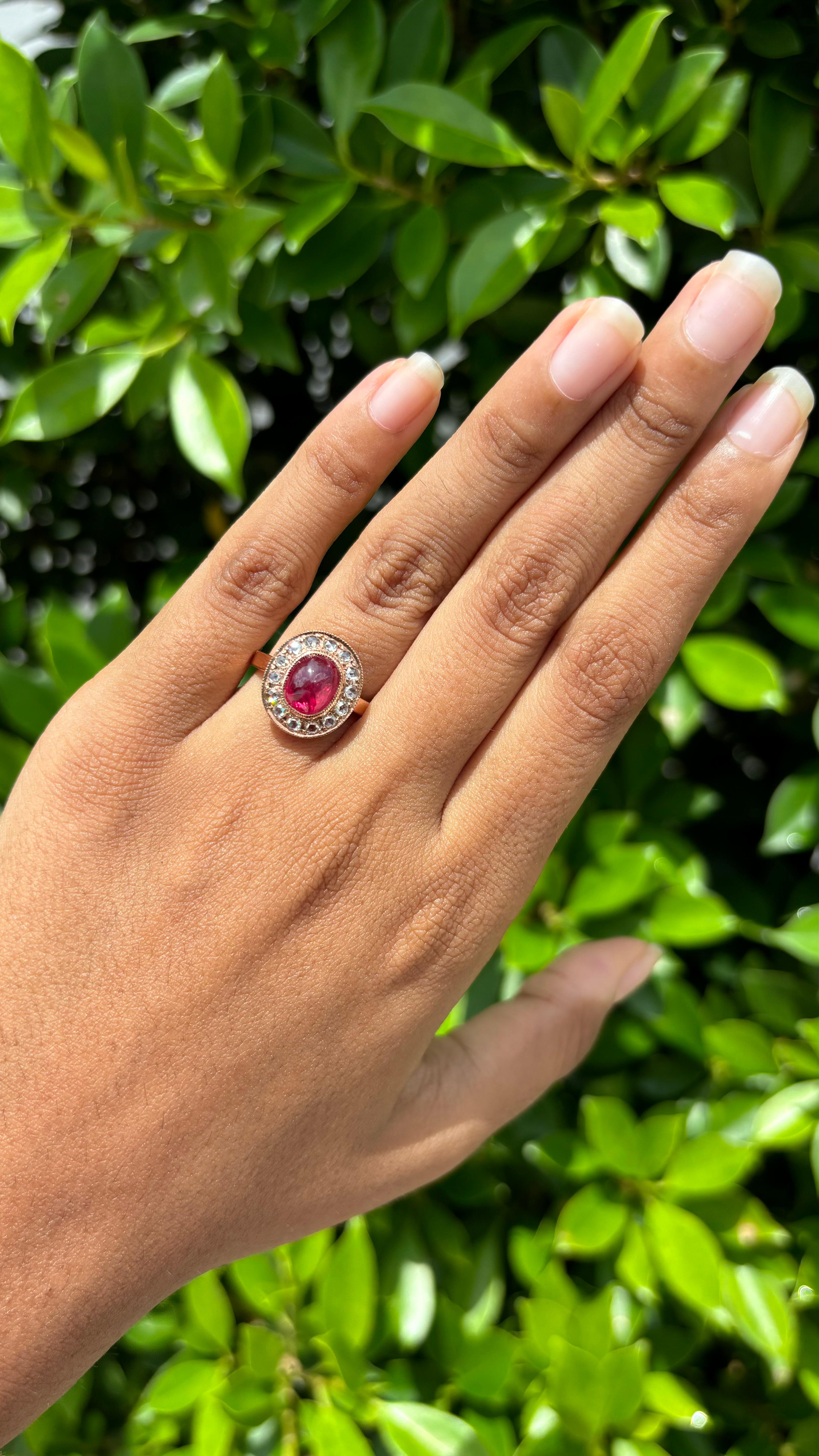 1,88 Karat Rubin Cabochon & Diamanten im Rosenschliff Nietenring aus 18 Karat Roségold im Angebot 6