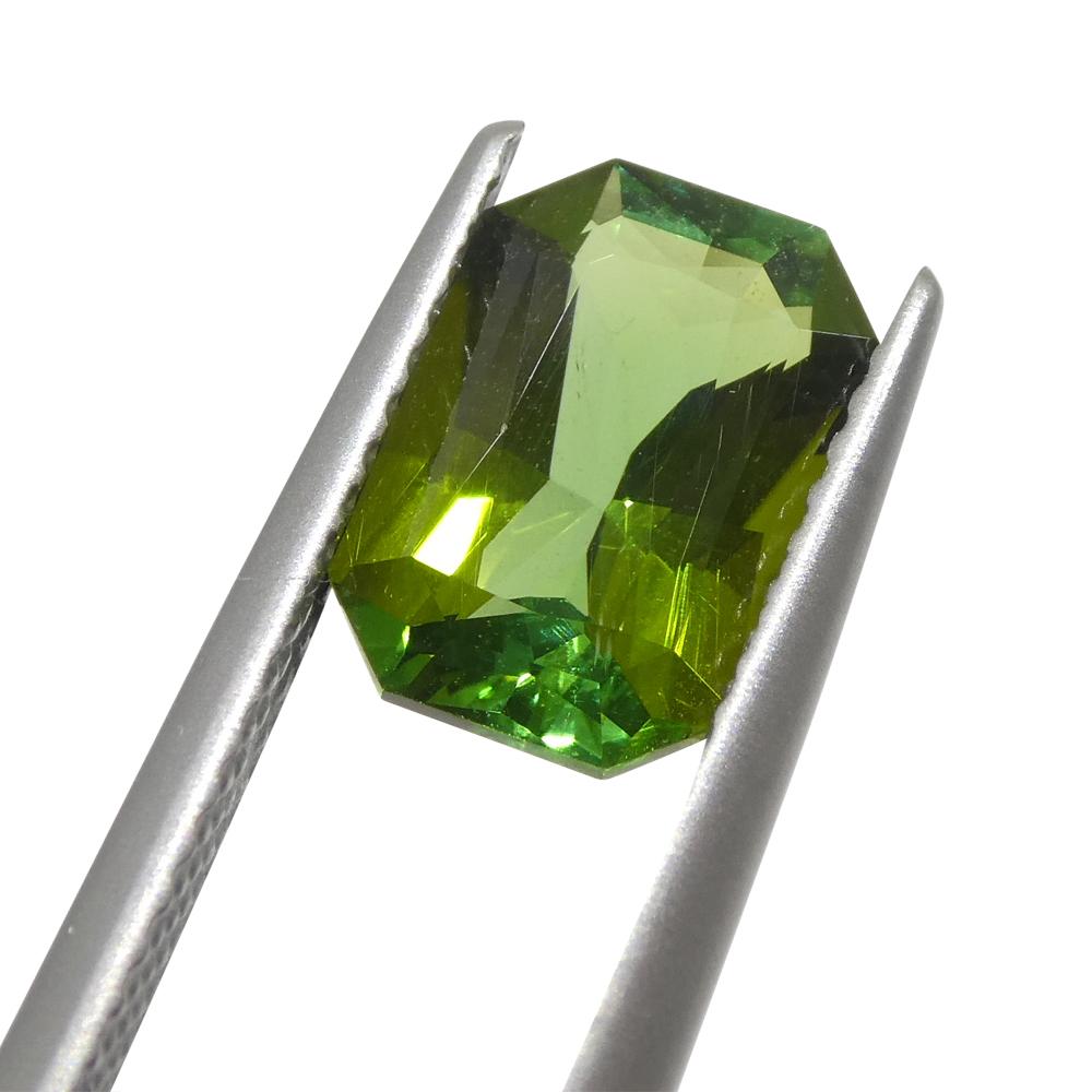 Taille émeraude 1.88ct Scissor Cut/Octagonal Green Tourmaline en vente