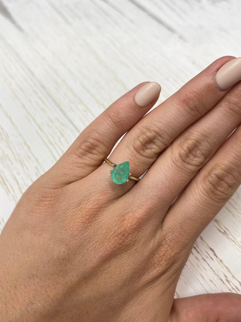 Esmeralda verde colombiana de 1,89 quilates 10,6x7,4 - Lágrima talla pera Birthstone de mayo en venta 3