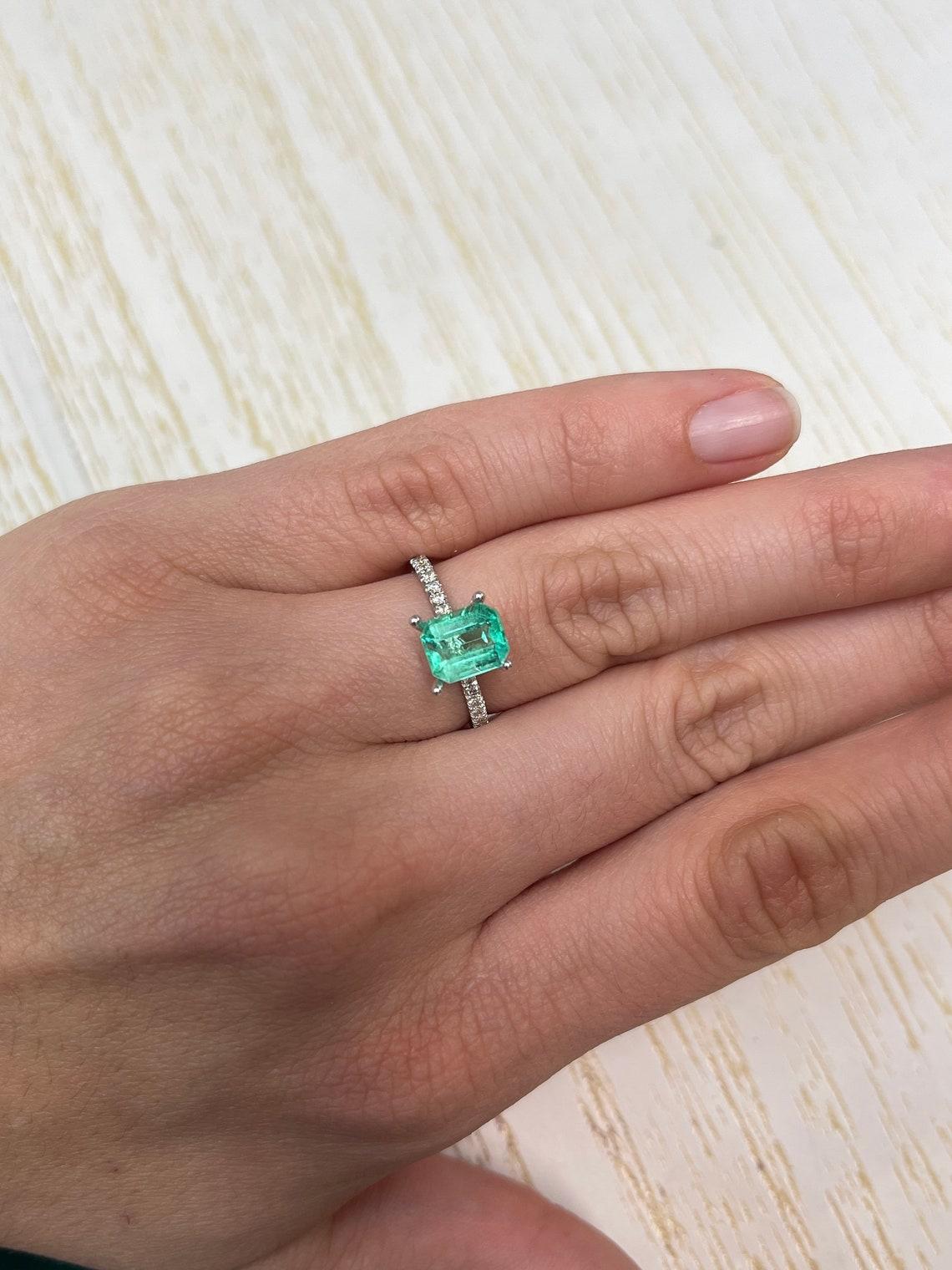 1.89 Carat 8.3x6.8 Medium Green Colombian Emerald - Emerald Cut May Birthstone For Sale 4