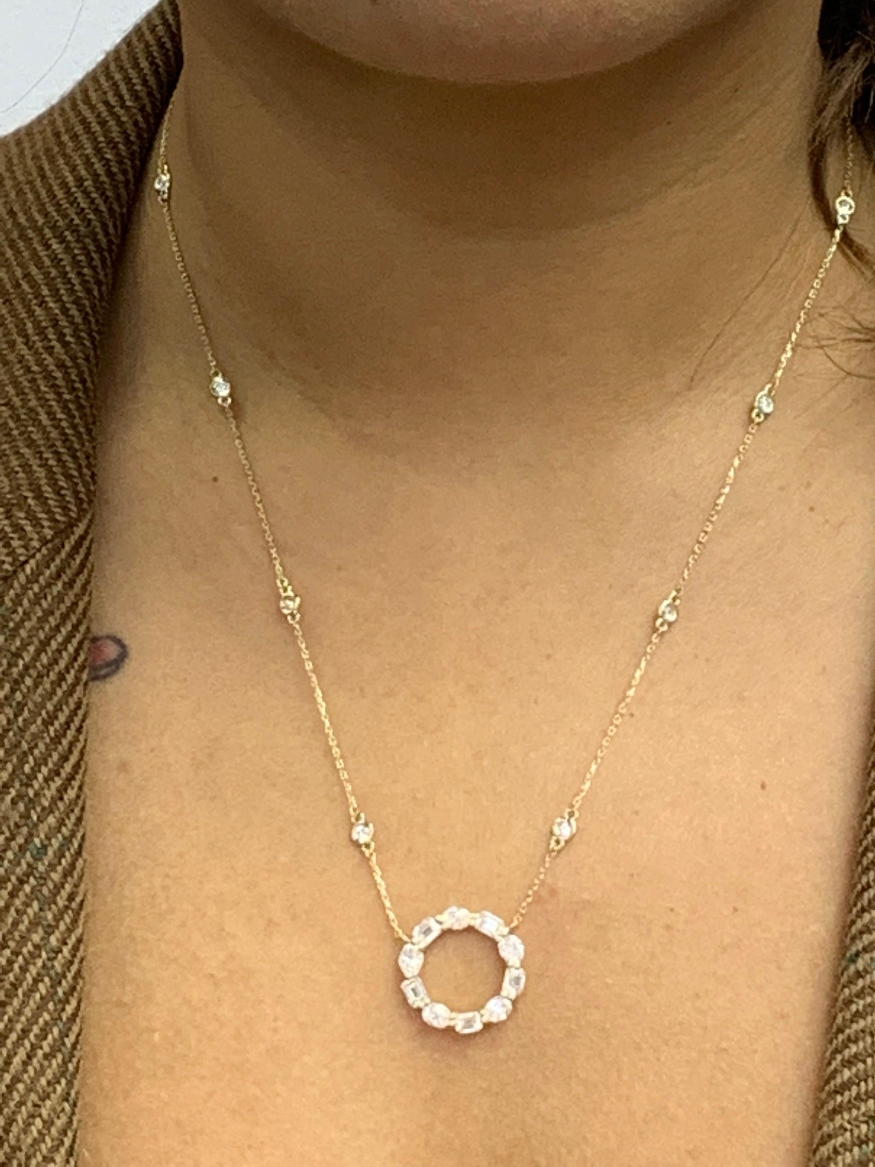 Collier à pendentif cercle en or jaune 14 carats avec diamants de forme mixte de 1,89 carat en vente 4