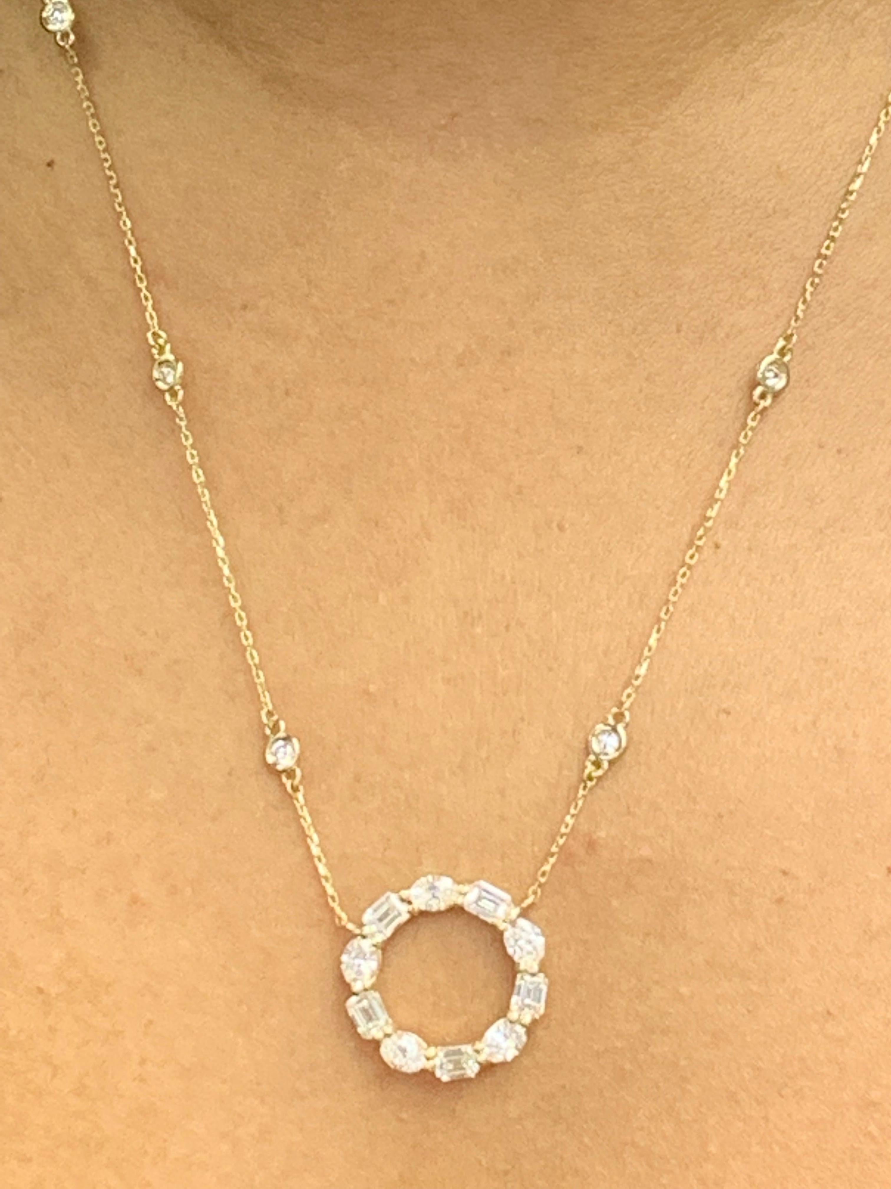 Collier à pendentif cercle en or jaune 14 carats avec diamants de forme mixte de 1,89 carat en vente 5
