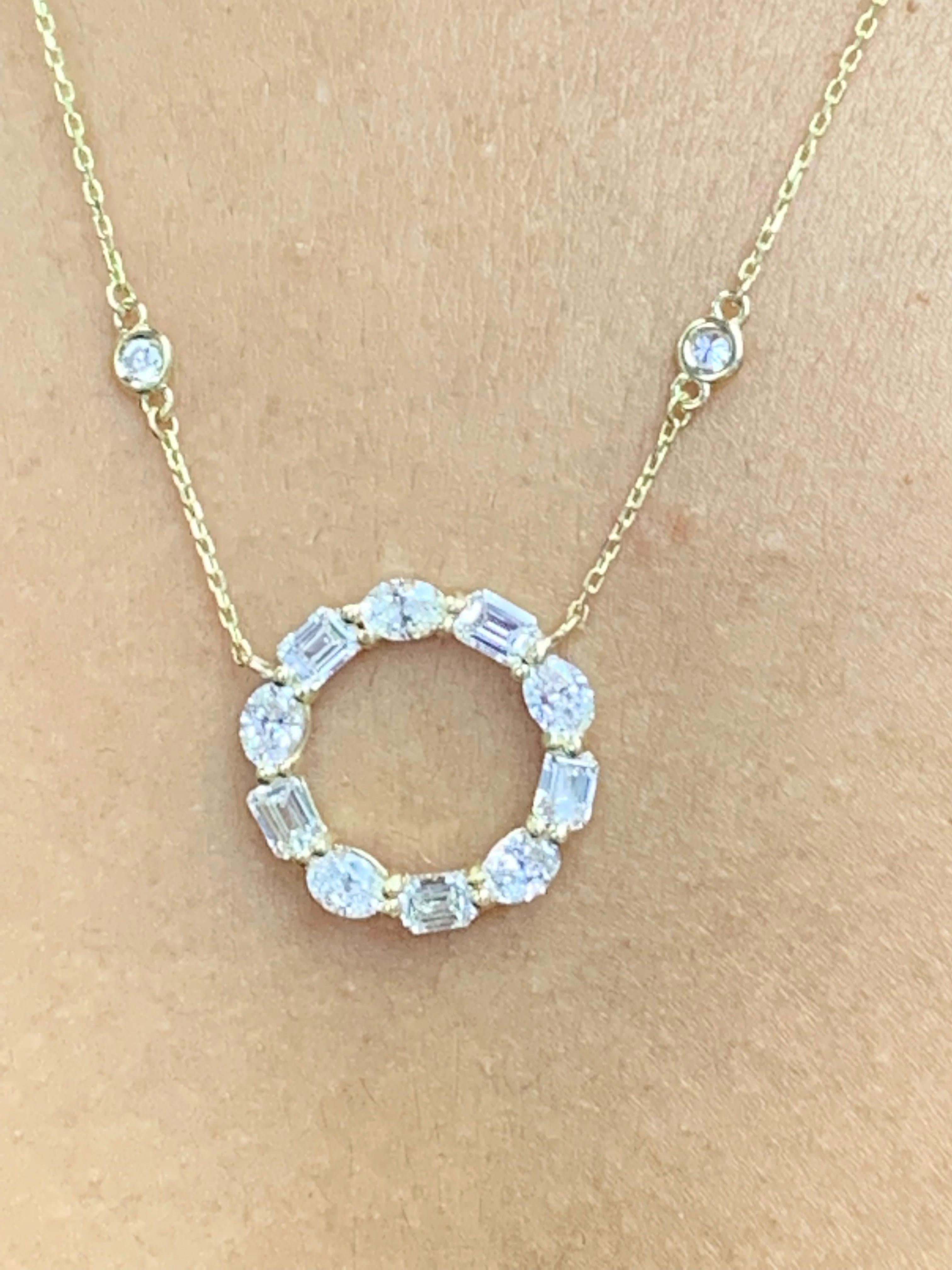 Collier à pendentif cercle en or jaune 14 carats avec diamants de forme mixte de 1,89 carat en vente 6