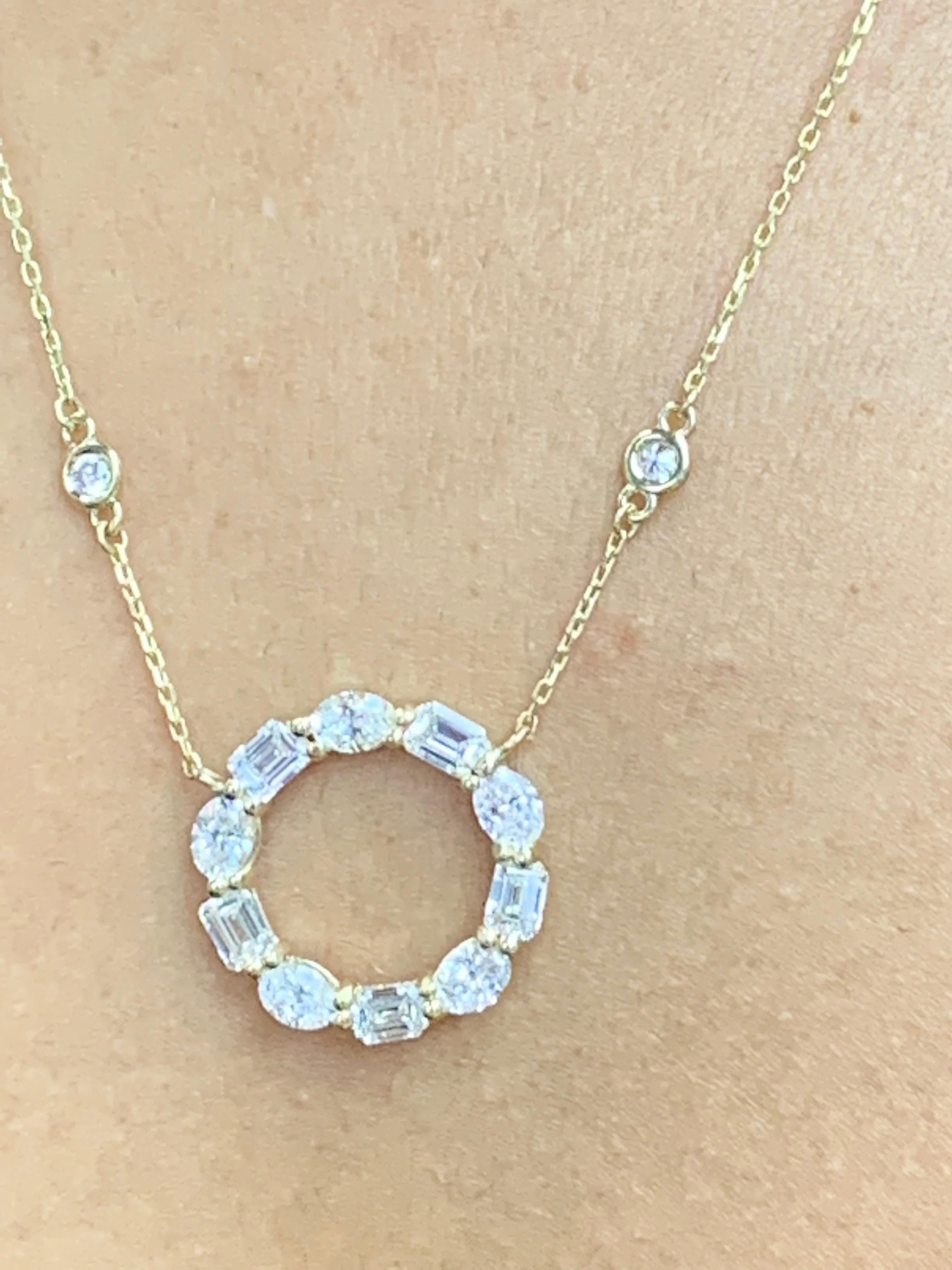 Collier à pendentif cercle en or jaune 14 carats avec diamants de forme mixte de 1,89 carat en vente 7