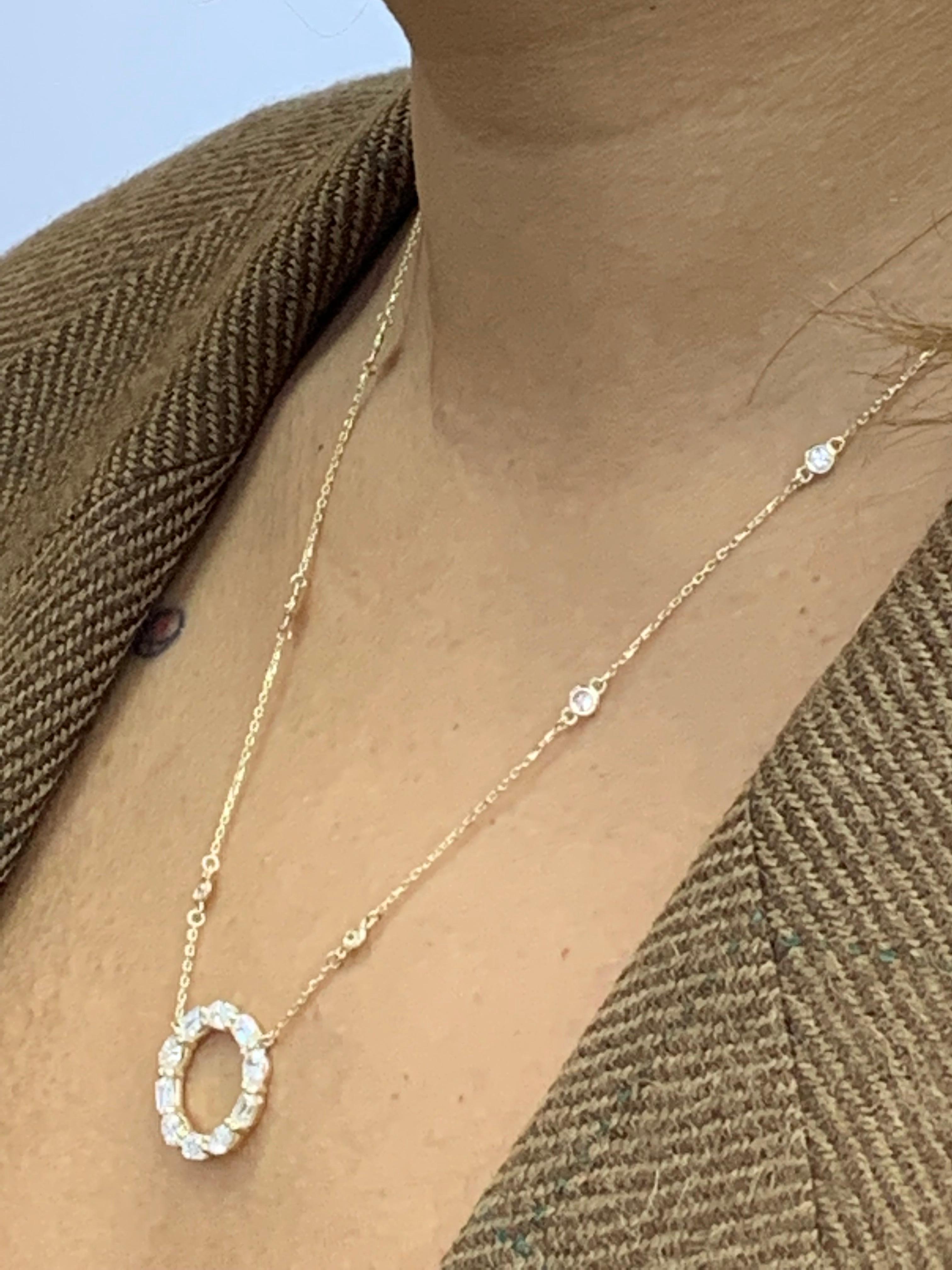 Collier à pendentif cercle en or jaune 14 carats avec diamants de forme mixte de 1,89 carat en vente 8