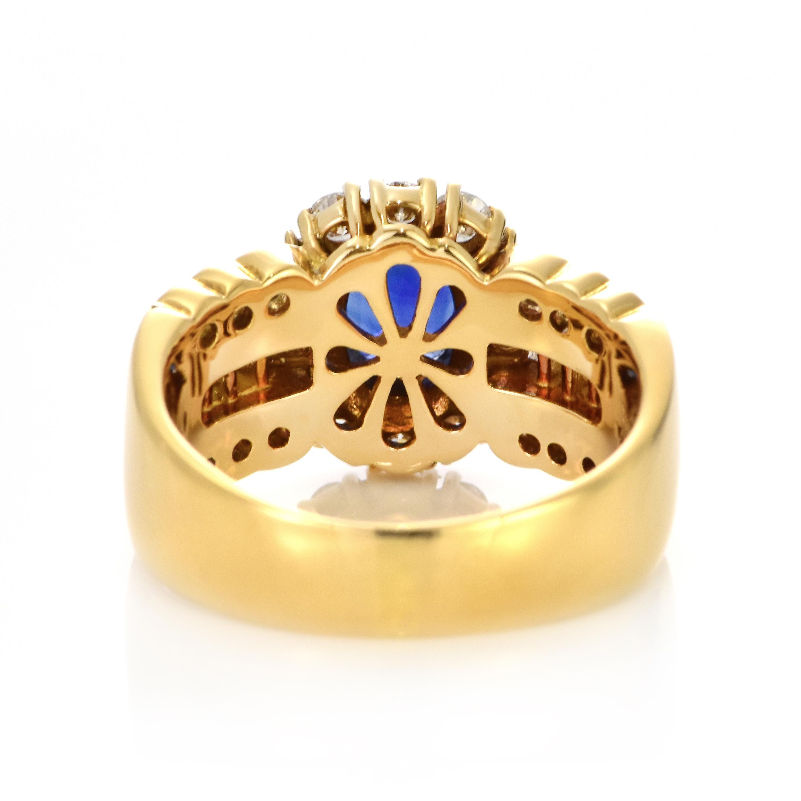 Women's 1.89 Carat Natural Royal Blue Sapphire & Diamond Ring Made in 18 Karat Gold For Sale