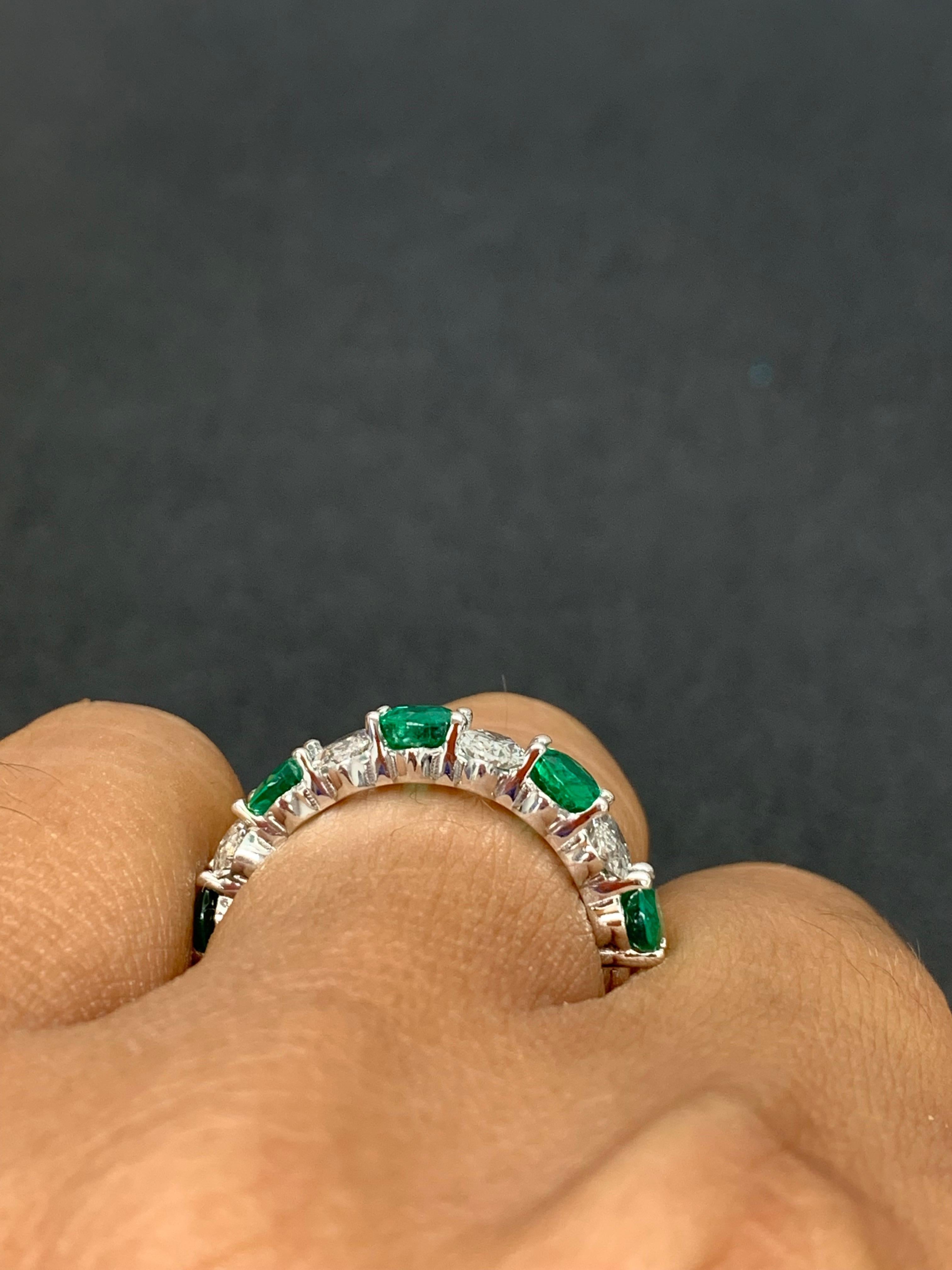 Women's 1.89 carat Oval Cut Emerald Diamond Eternity Wedding Band in 14K White Gold For Sale