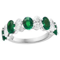 1.89 carat Emerald Diamond Eternity Wedding Band en or blanc 14K