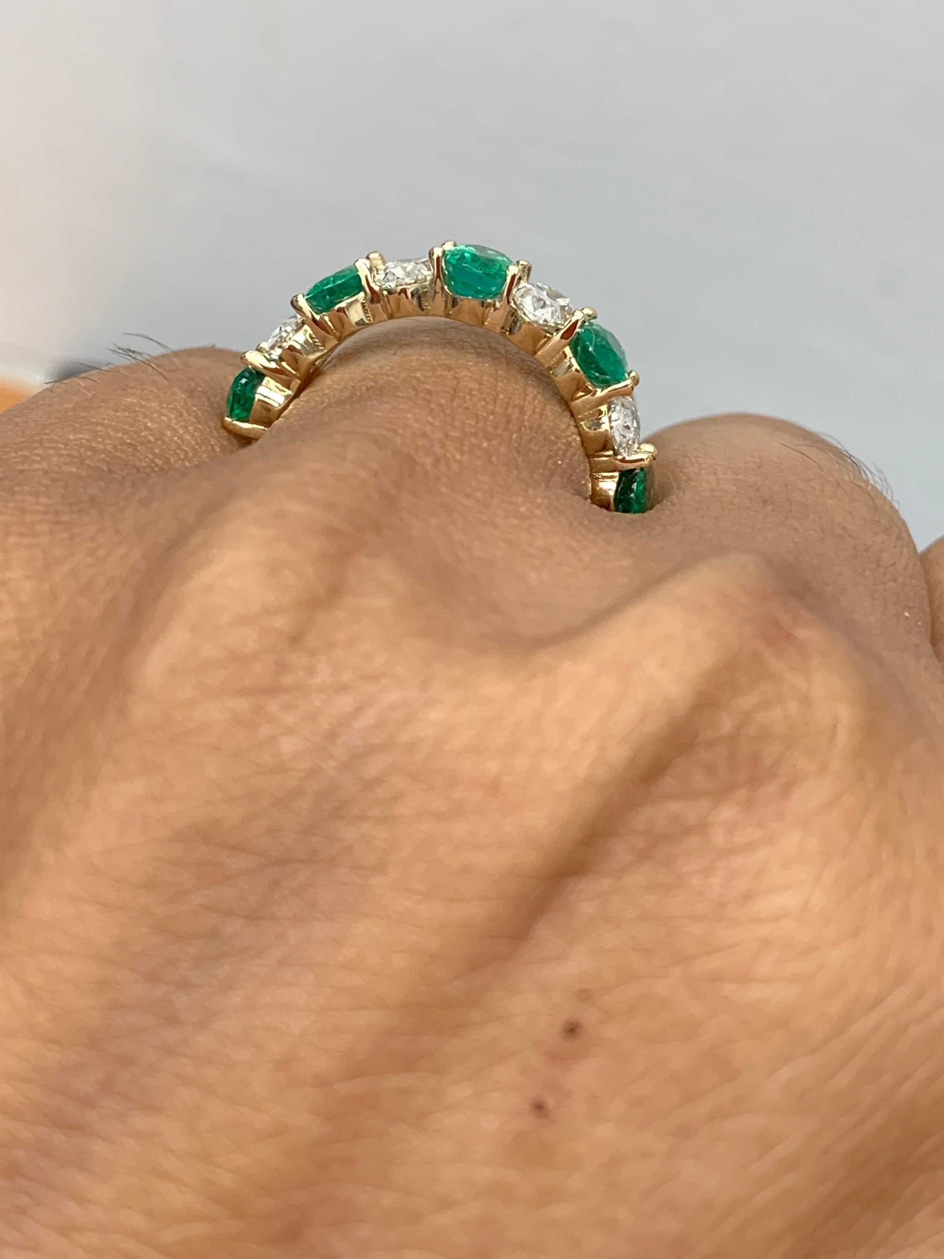Women's 1.89 carat Oval Cut Emerald Diamond Eternity Wedding Band in 14K Yellow Gold For Sale
