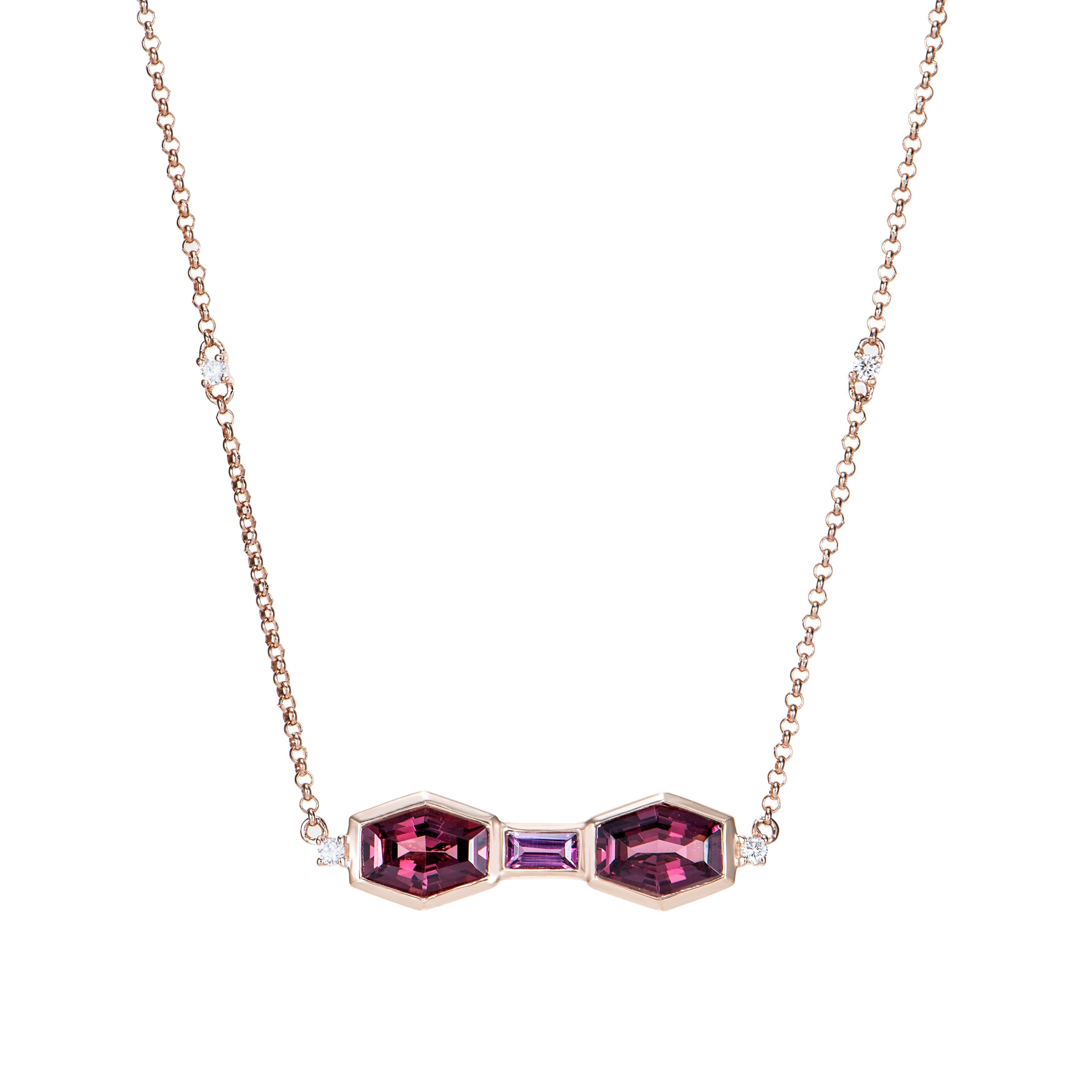 Contemporaneo Sunita Nahata Rodolite 1.89ct. Ciondolo in oro rosa 14 carati con diamante. in vendita