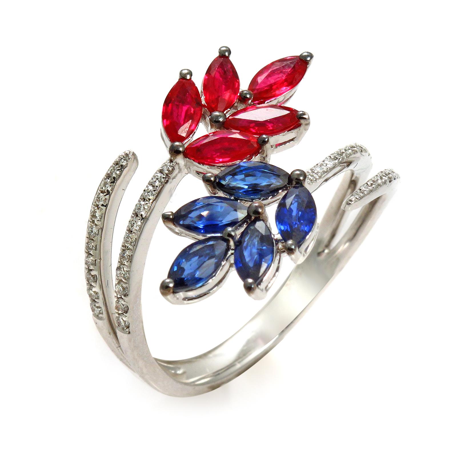 1,89 Karat Saphir und Rubin 0,25 Karat Diamanten in 18 Karat Blattgold Cluster-Ring mit Diamanten im Zustand „Hervorragend“ im Angebot in Los Angeles, CA