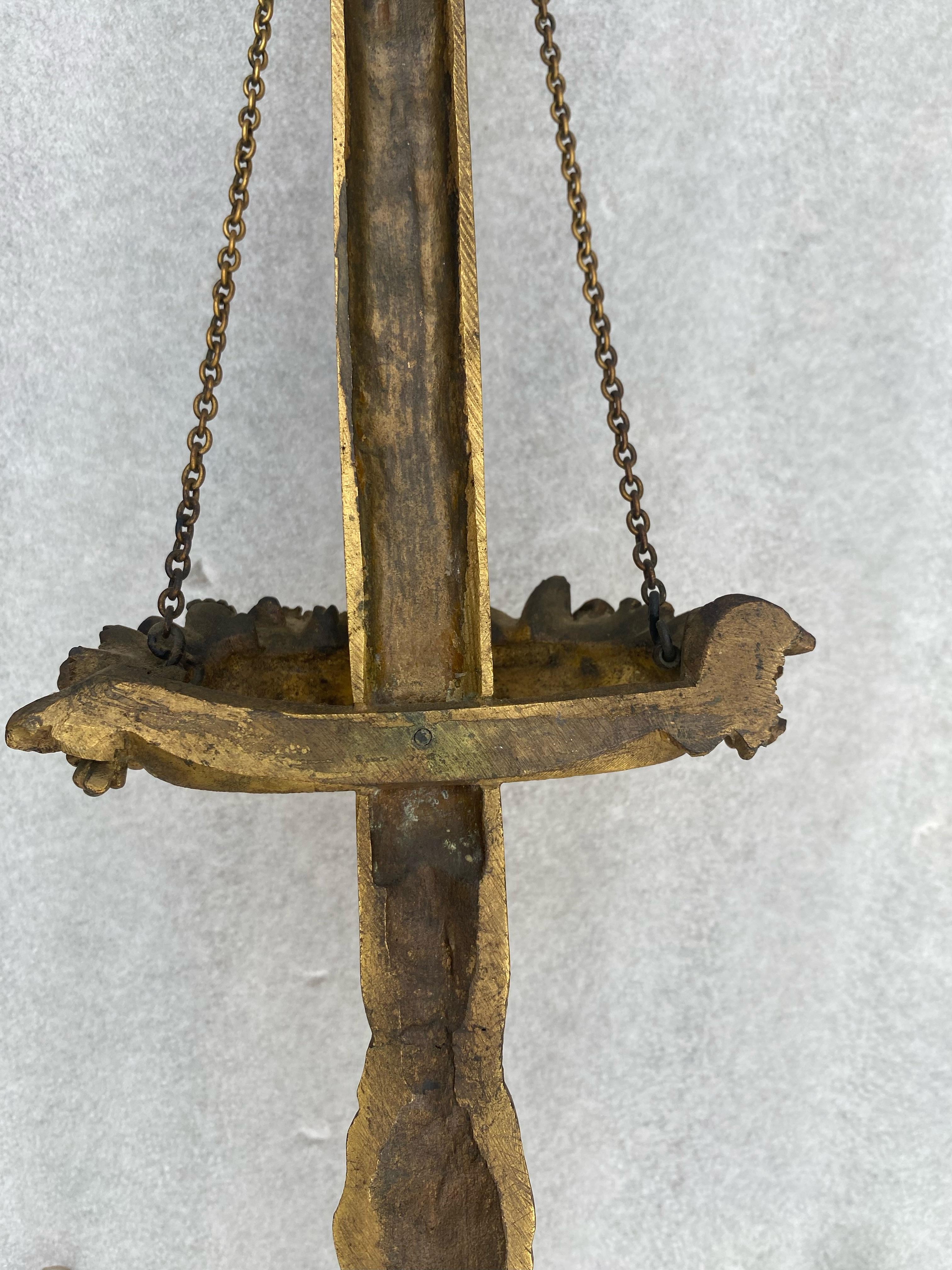 1890/1900′ Paire de lampes à quatre bras de lumière en bronze doré de style Louis XVI d'après Gouthiere en vente 8