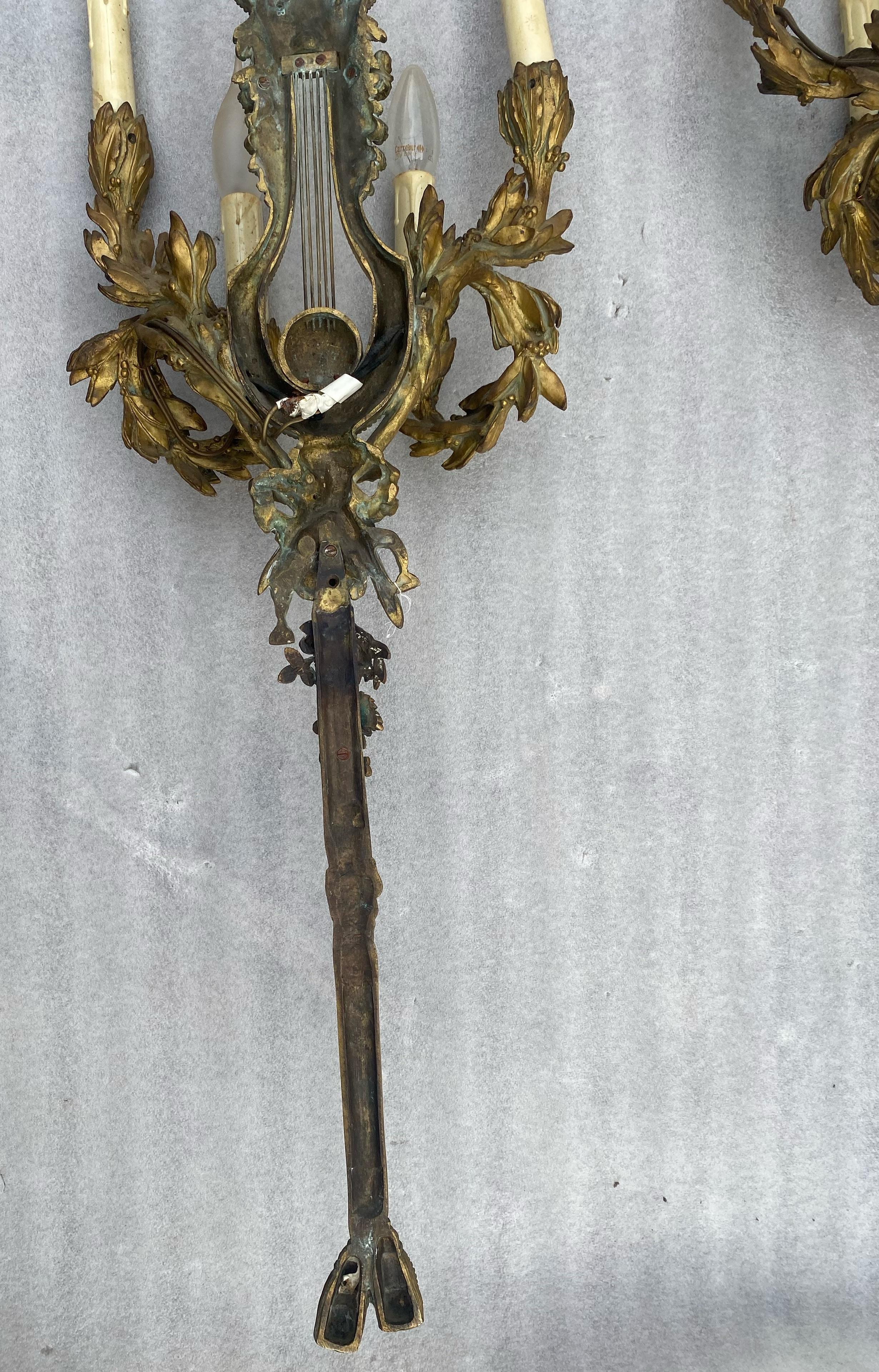 1890/1900′ Vier vergoldete Bronzeleuchten im Louis-XVI-Stil nach Gouthiere im Angebot 10