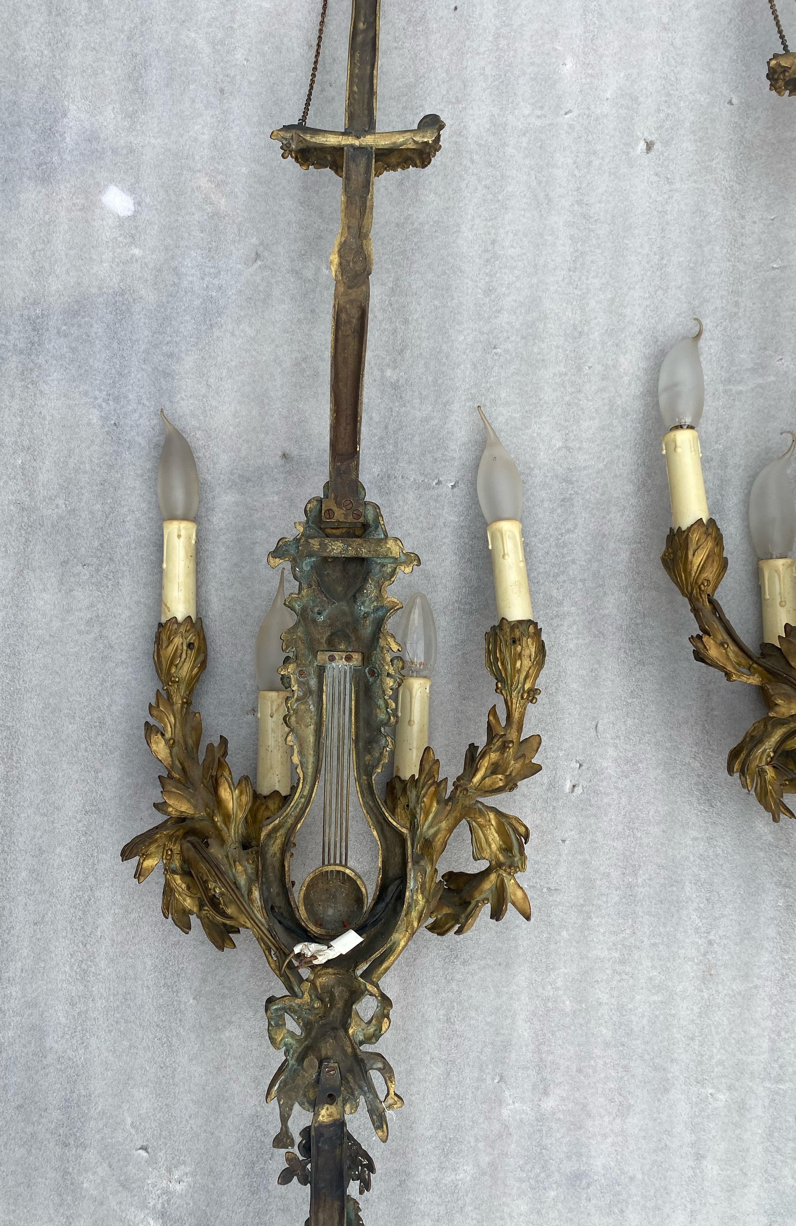 1890/1900′ Vier vergoldete Bronzeleuchten im Louis-XVI-Stil nach Gouthiere im Angebot 11