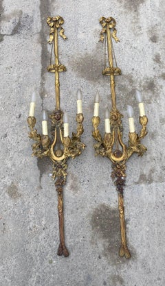 1890/1900′ Paire de lampes à quatre bras de lumière en bronze doré de style Louis XVI d'après Gouthiere