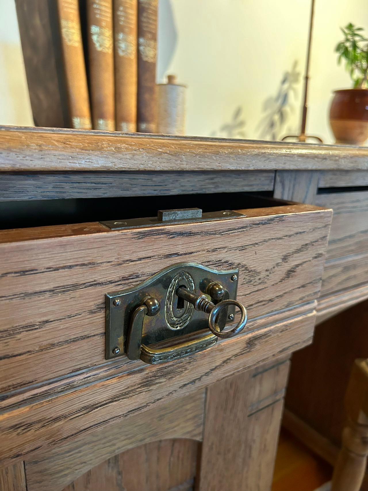 1890-1910 Oak Writing Table, Late-Art Nouveau, Norway / Denmark In Good Condition For Sale In Skien, NO