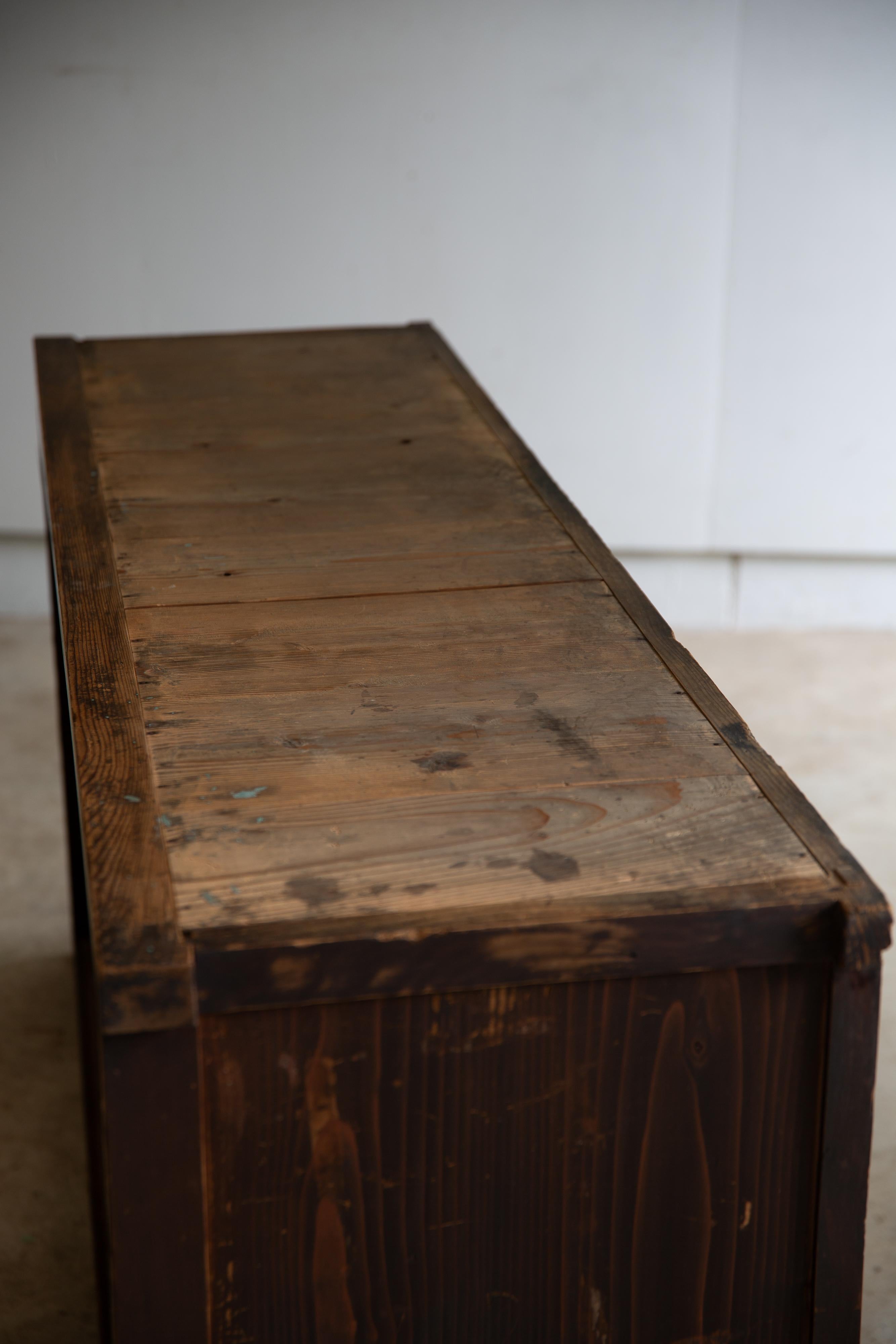1890-1930er Jahre Japanische antike große Mizuya tansu Truhe, wabi sabi Regal, primitiv im Angebot 7
