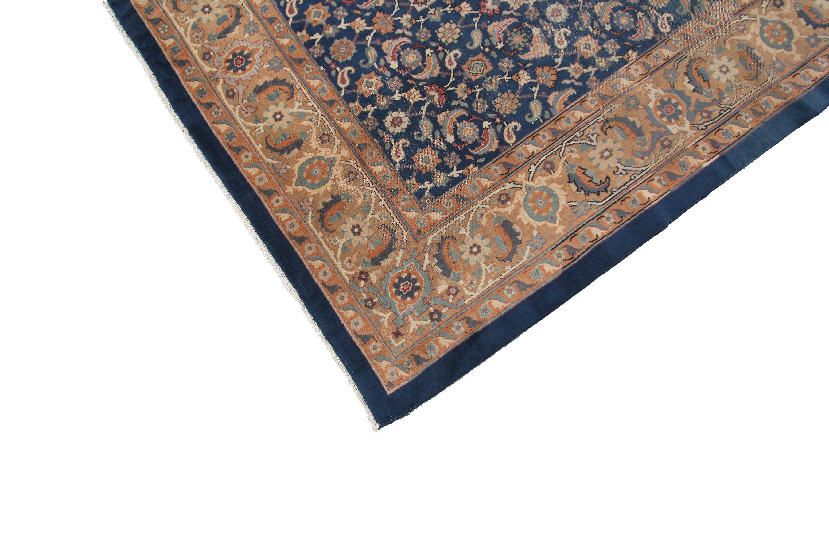 1890 Antique Agra Rug Antique Agra Amritsar Handmade Agra Rug Geometric In Good Condition For Sale In New York, NY
