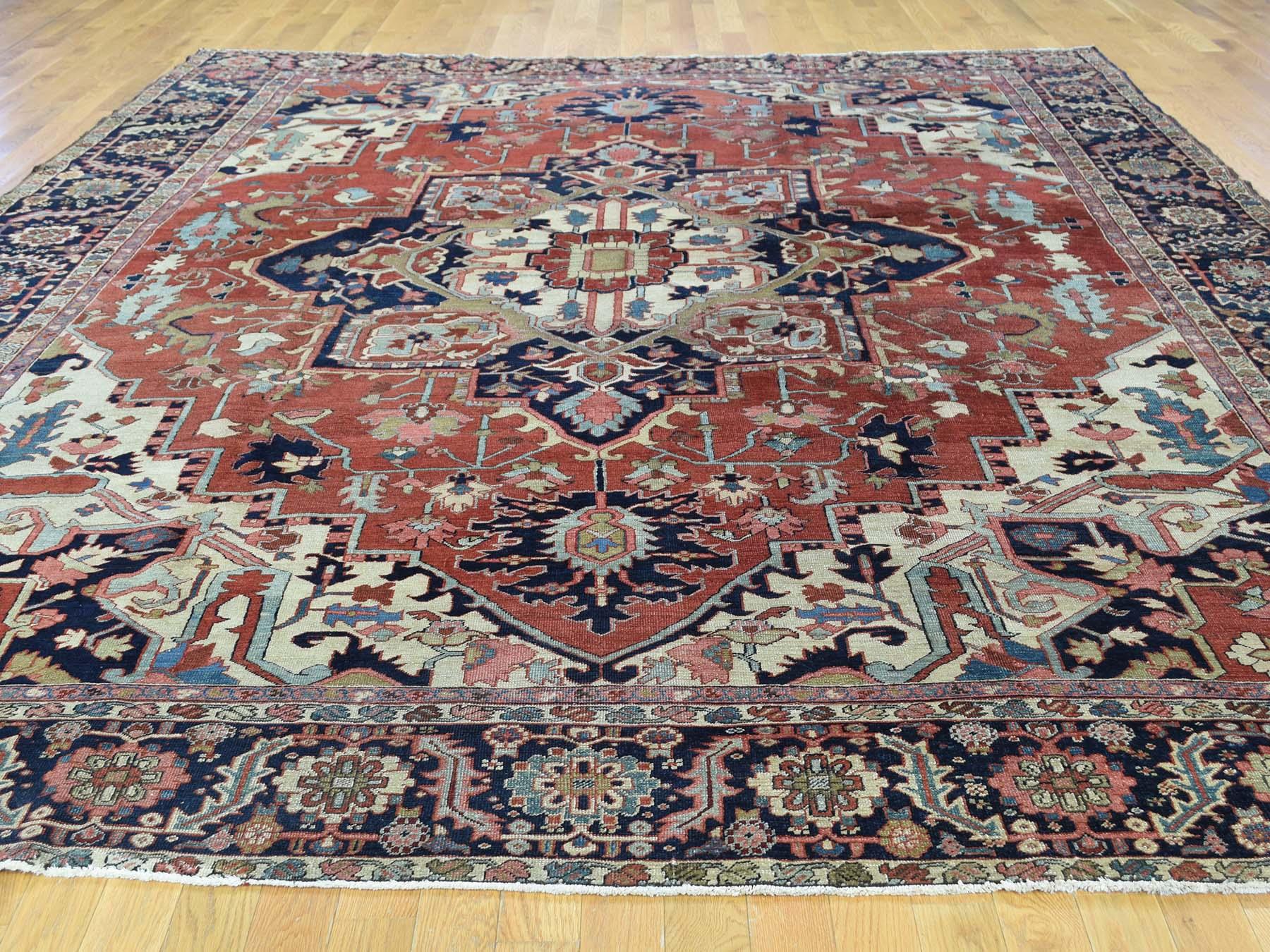 Tapis persan Serapi ancien noué à la main, médaillon rouille/marin, 1890 en vente 6