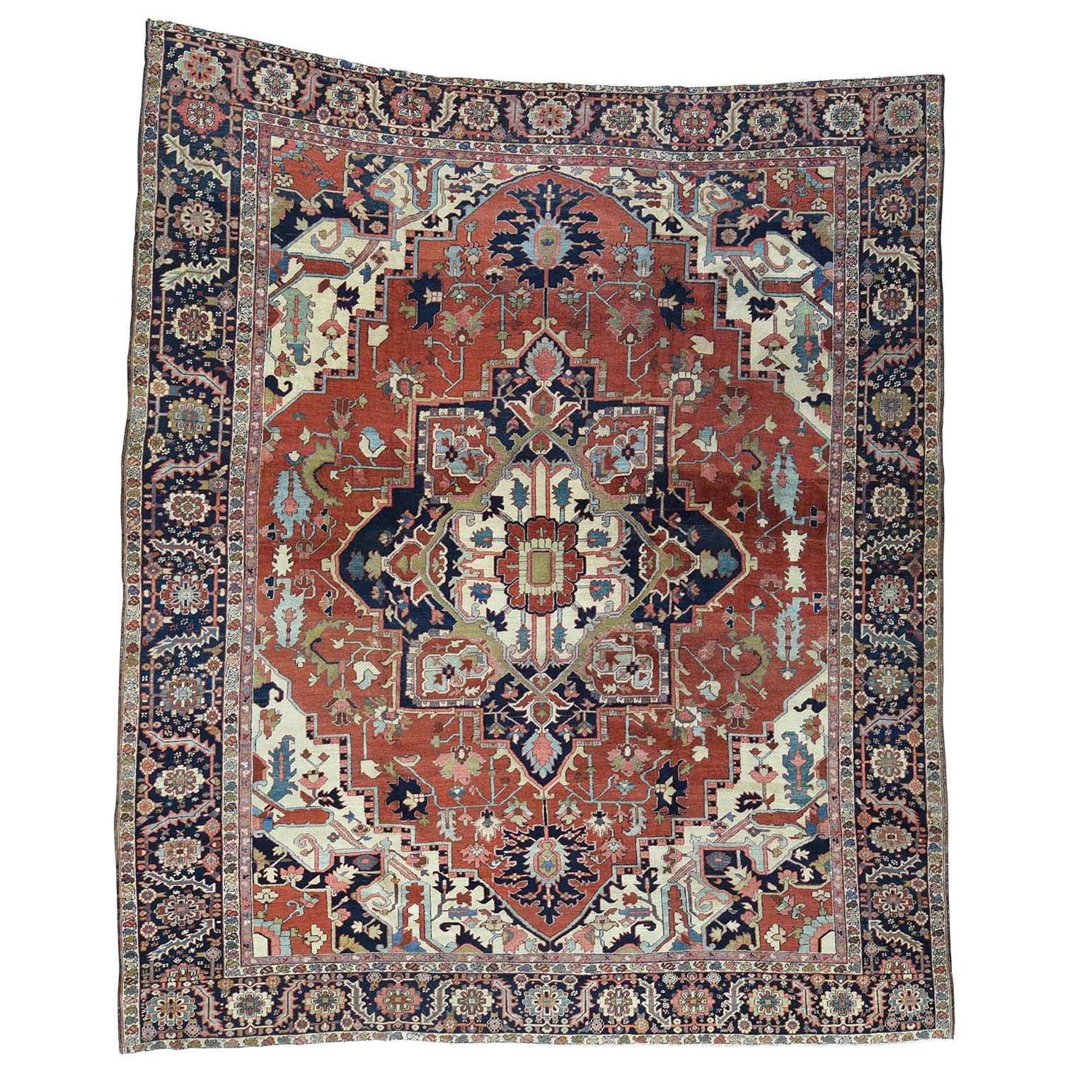 1890 Antigua Alfombra Persa Serapi Anudada a Mano Medallón Óxido/Azul Marino en venta